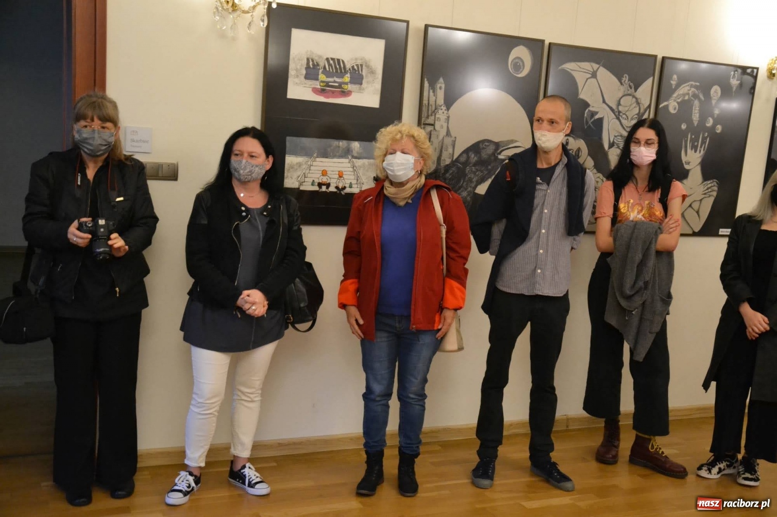 Zdjęcie w galerii na portalu naszraciborz.pl: Dyplomy 2020 - wernisaż wystawy na zamku wiadomości z regionu