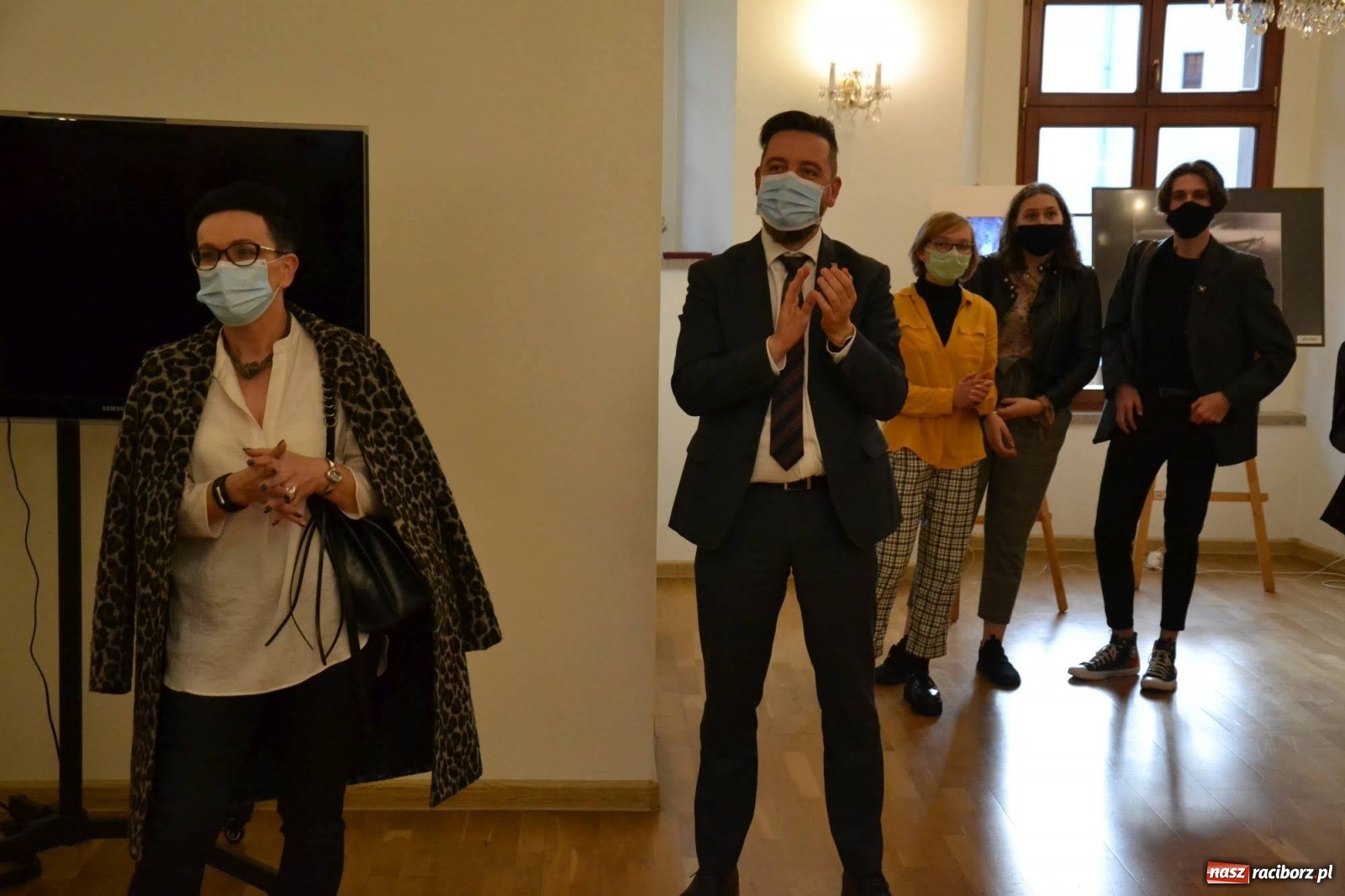 Zdjęcie w galerii na portalu naszraciborz.pl: Dyplomy 2020 - wernisaż wystawy na zamku wiadomości z regionu