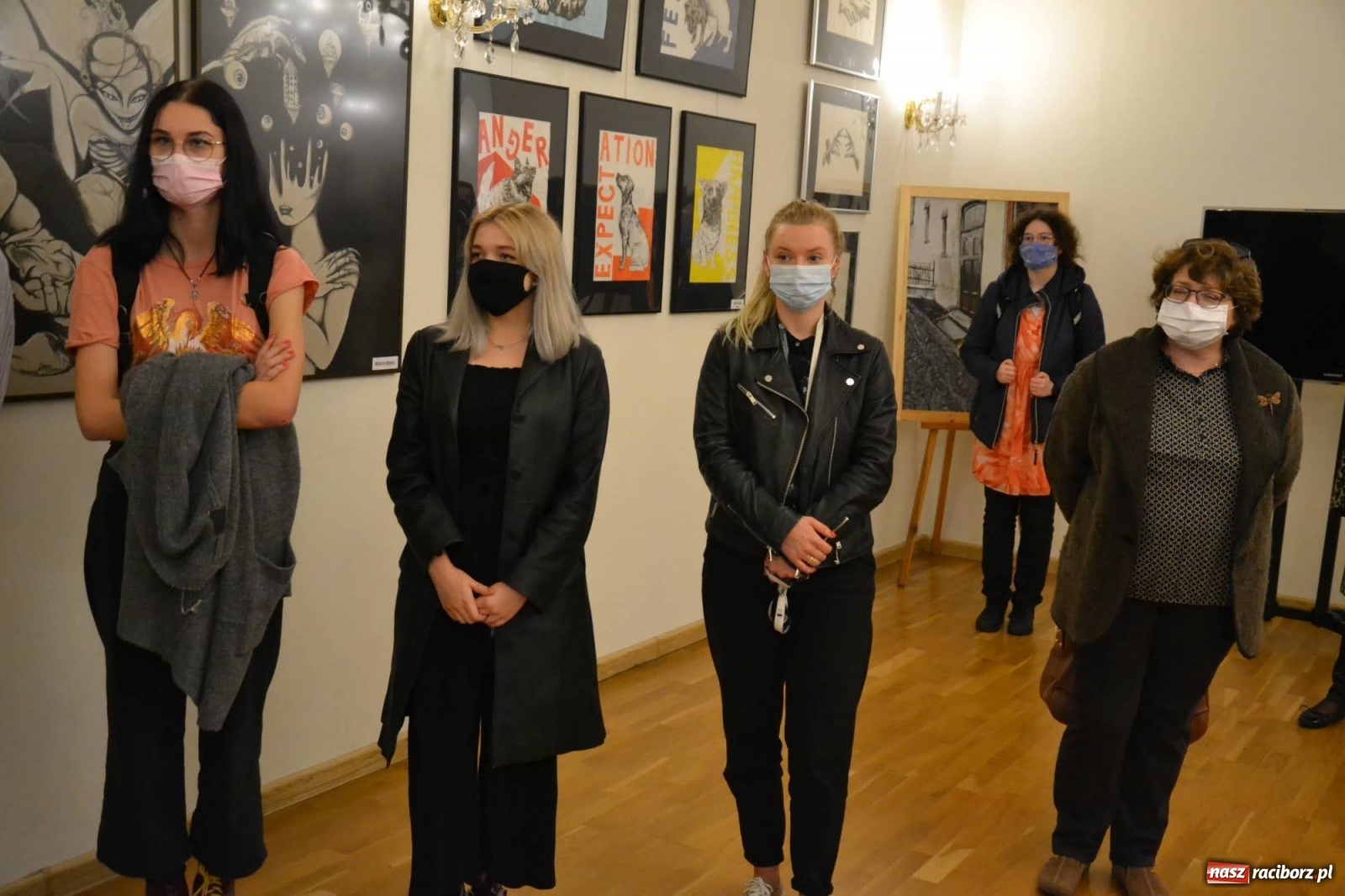 Zdjęcie w galerii na portalu naszraciborz.pl: Dyplomy 2020 - wernisaż wystawy na zamku wiadomości z regionu