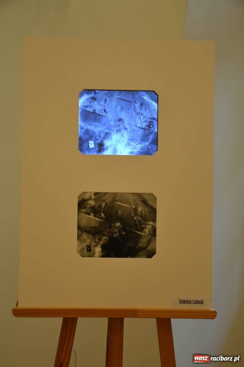 Zdjęcie w galerii na portalu naszraciborz.pl: Dyplomy 2020 - wernisaż wystawy na zamku wiadomości z regionu