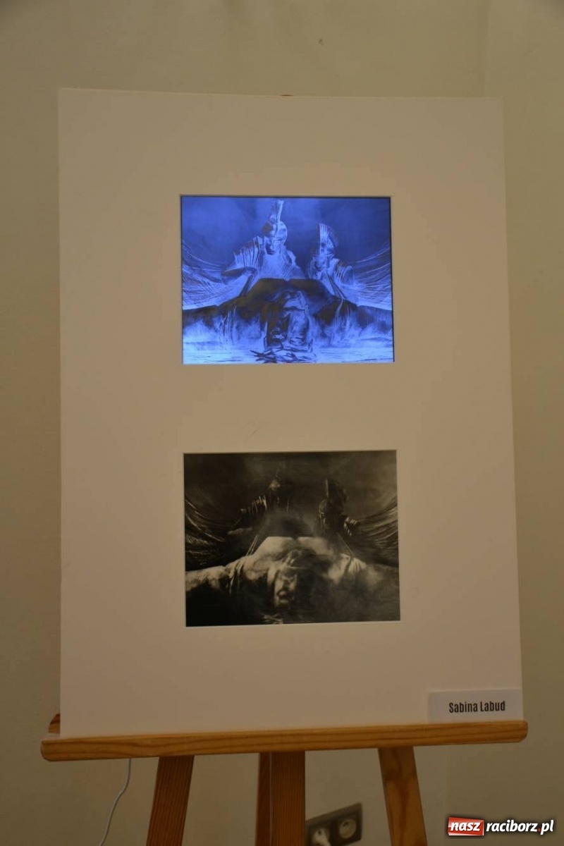 Zdjęcie w galerii na portalu naszraciborz.pl: Dyplomy 2020 - wernisaż wystawy na zamku wiadomości z regionu