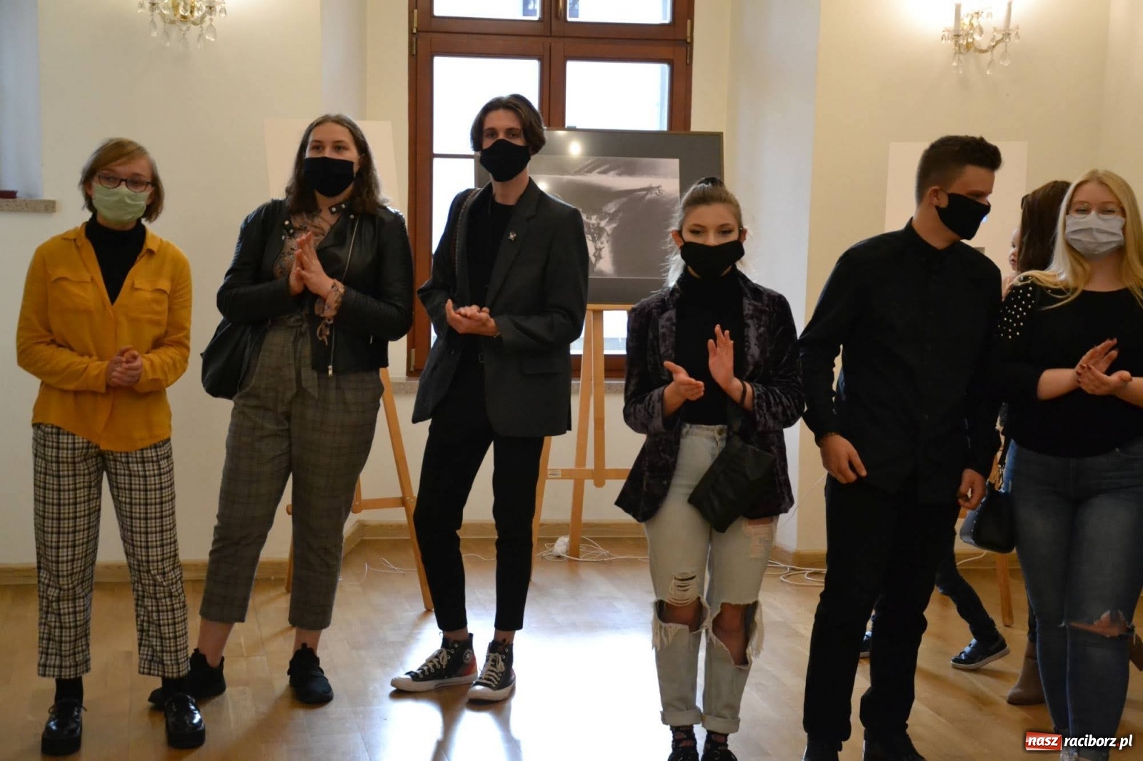 Zdjęcie w galerii na portalu naszraciborz.pl: Dyplomy 2020 - wernisaż wystawy na zamku wiadomości z regionu