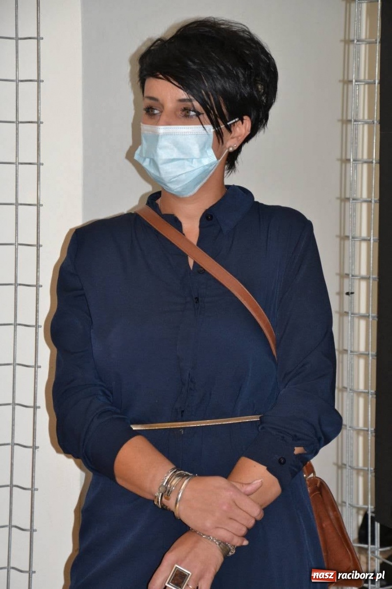 Zdjęcie w galerii na portalu naszraciborz.pl: Dyplomy 2020 - wernisaż wystawy na zamku wiadomości z regionu