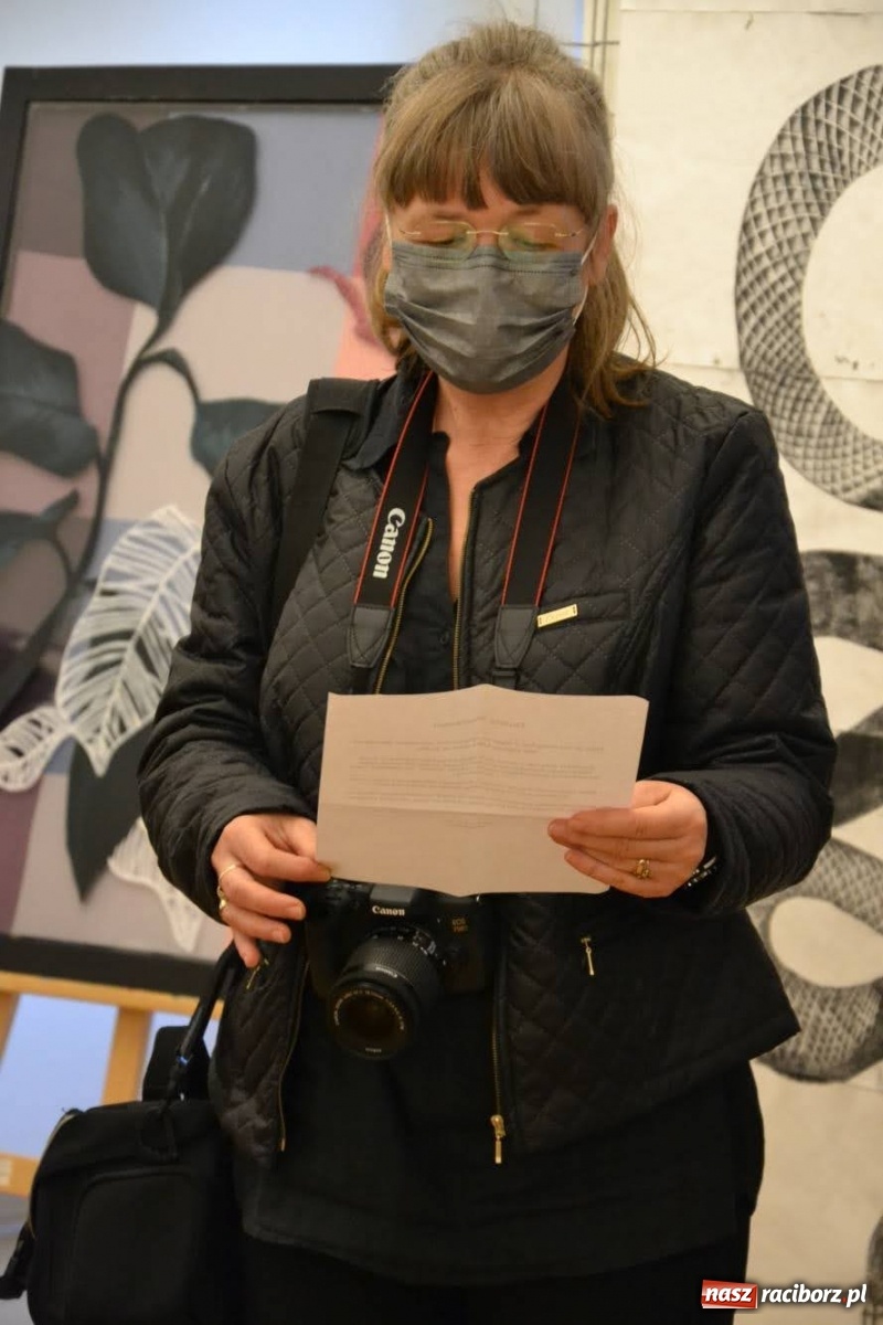 Zdjęcie w galerii na portalu naszraciborz.pl: Dyplomy 2020 - wernisaż wystawy na zamku wiadomości z regionu