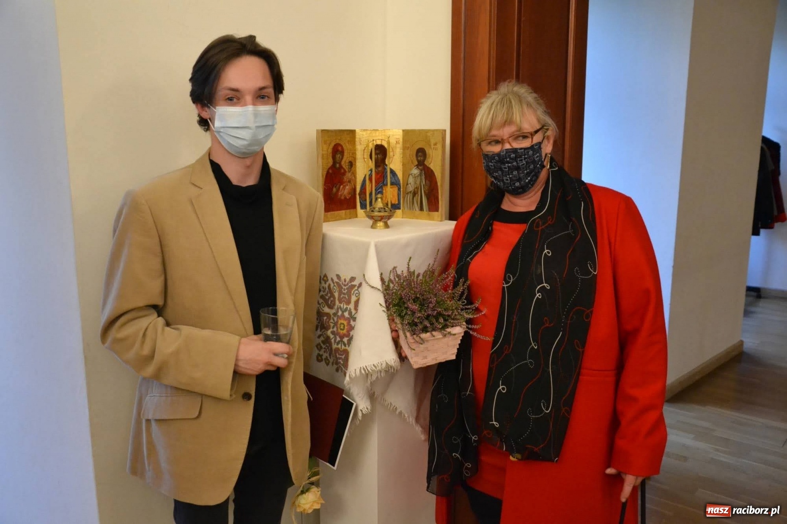 Zdjęcie w galerii na portalu naszraciborz.pl: Dyplomy 2020 - wernisaż wystawy na zamku wiadomości z regionu