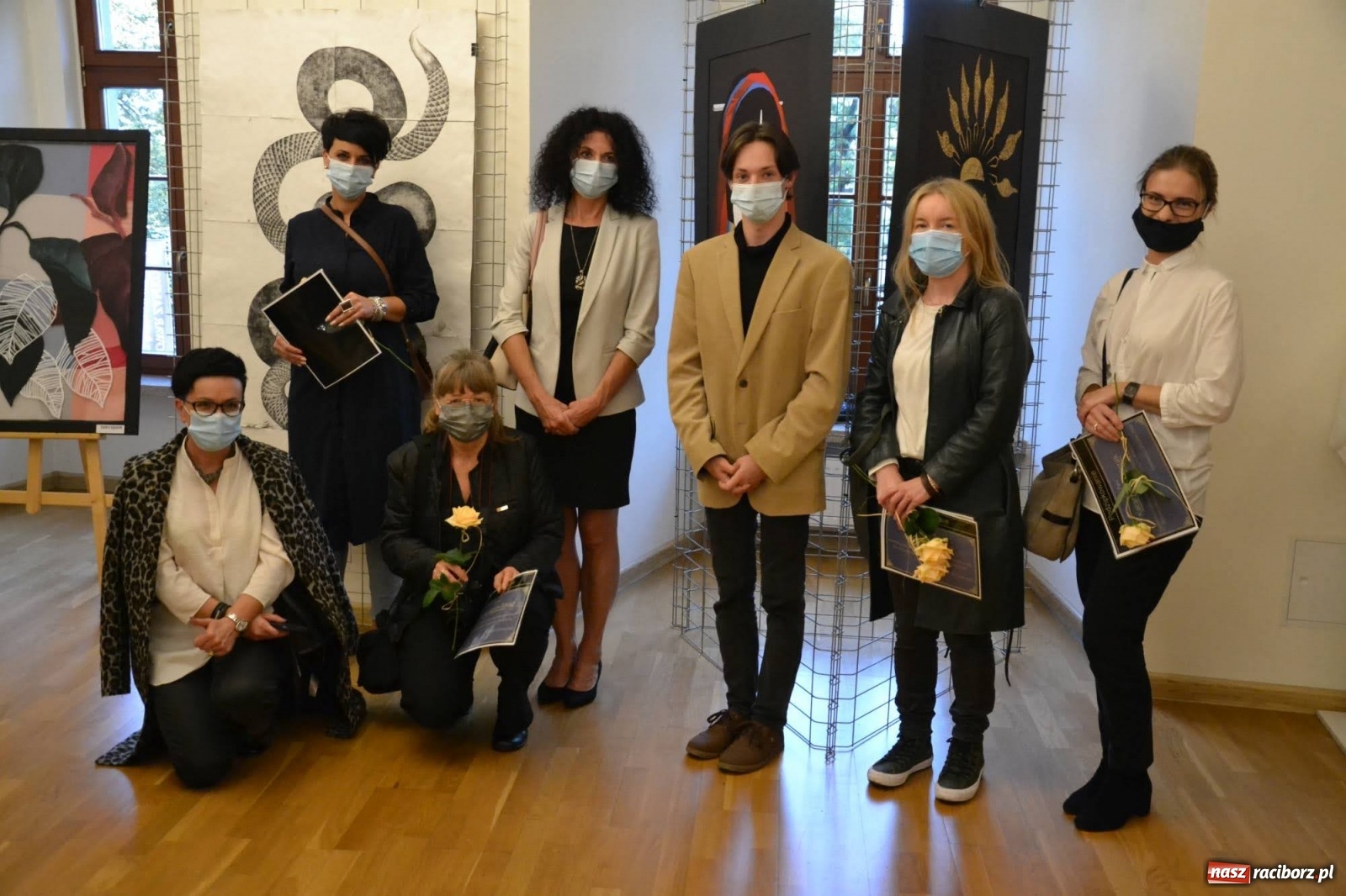 Zdjęcie w galerii na portalu naszraciborz.pl: Dyplomy 2020 - wernisaż wystawy na zamku wiadomości z regionu
