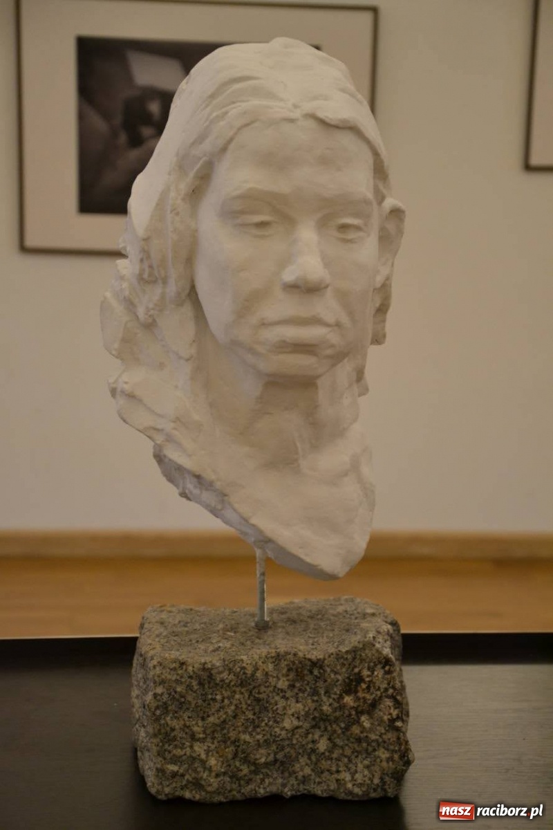 Zdjęcie w galerii na portalu naszraciborz.pl: Dyplomy 2020 - wernisaż wystawy na zamku wiadomości z regionu