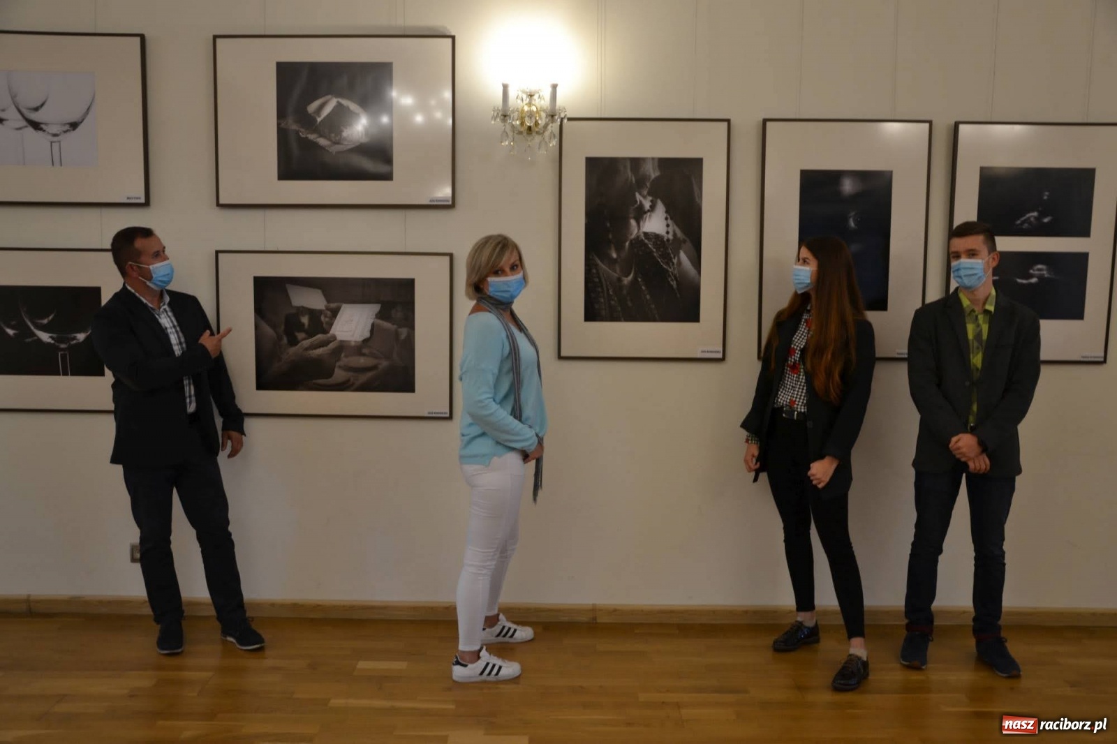 Zdjęcie w galerii na portalu naszraciborz.pl: Dyplomy 2020 - wernisaż wystawy na zamku wiadomości z regionu