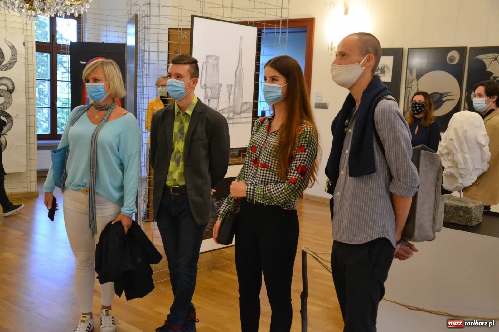 Zdjęcie w galerii na portalu naszraciborz.pl: Dyplomy 2020 - wernisaż wystawy na zamku wiadomości z regionu