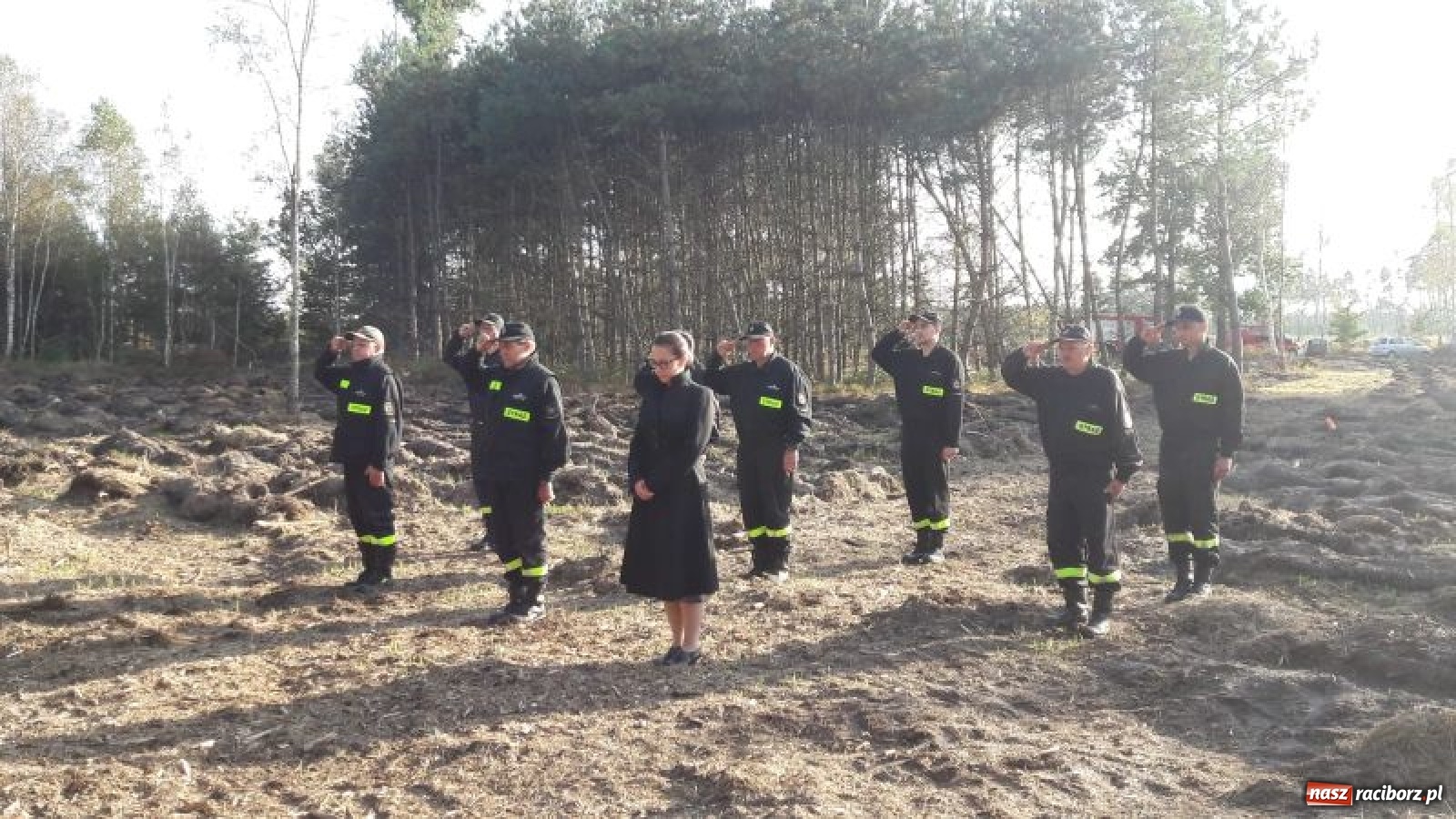 Zdjęcie w galerii na portalu naszraciborz.pl: W Kuźni Raciborskiej oddano hołd saperom wiadomości z regionu