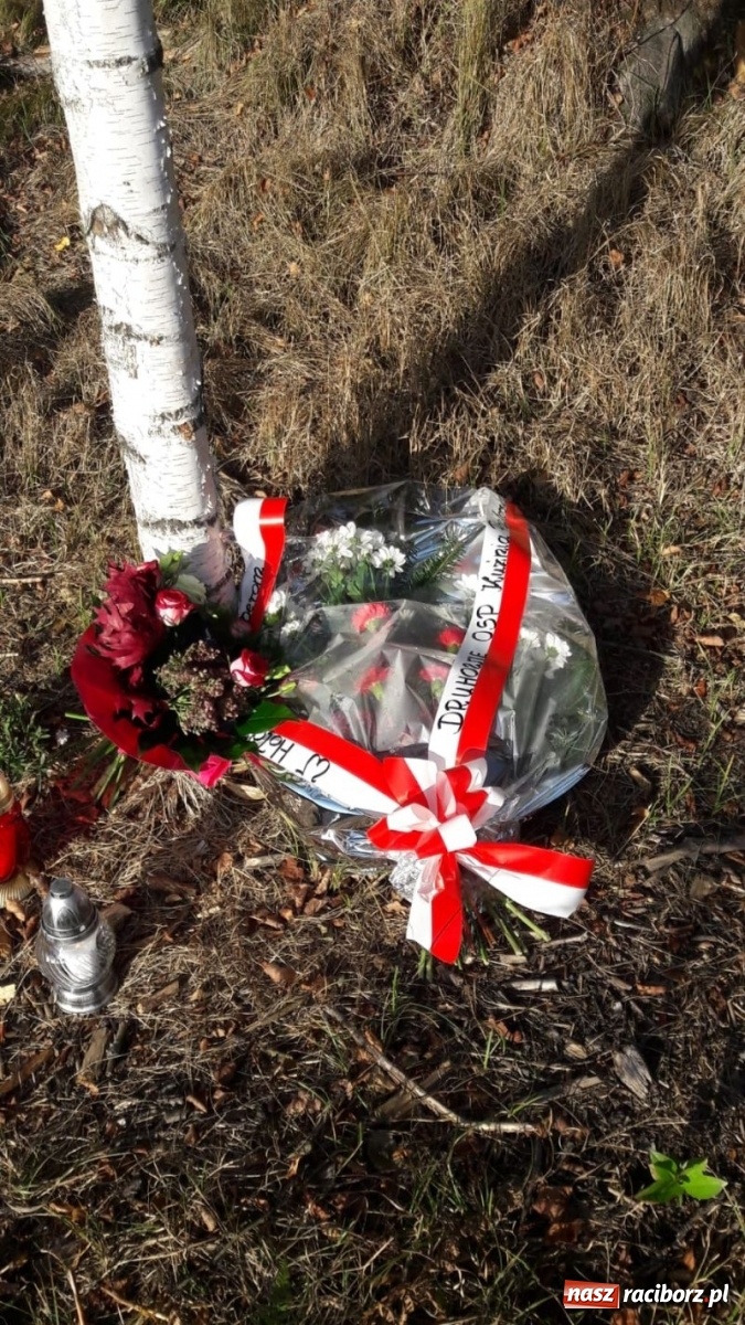 Zdjęcie w galerii na portalu naszraciborz.pl: W Kuźni Raciborskiej oddano hołd saperom wiadomości z regionu