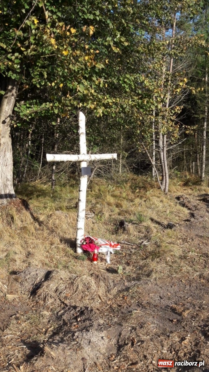 Zdjęcie w galerii na portalu naszraciborz.pl: W Kuźni Raciborskiej oddano hołd saperom wiadomości z regionu
