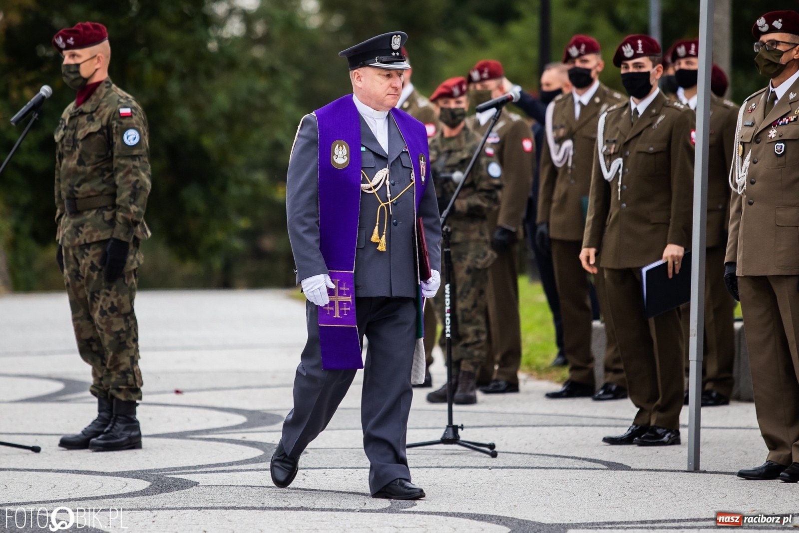Zdjęcie w galerii na portalu naszraciborz.pl: Rok po tragicznej śmierci saperów. W Kuźni Raciborskiej odsłonięto tablicę pamiątkową  wiadomości z regionu