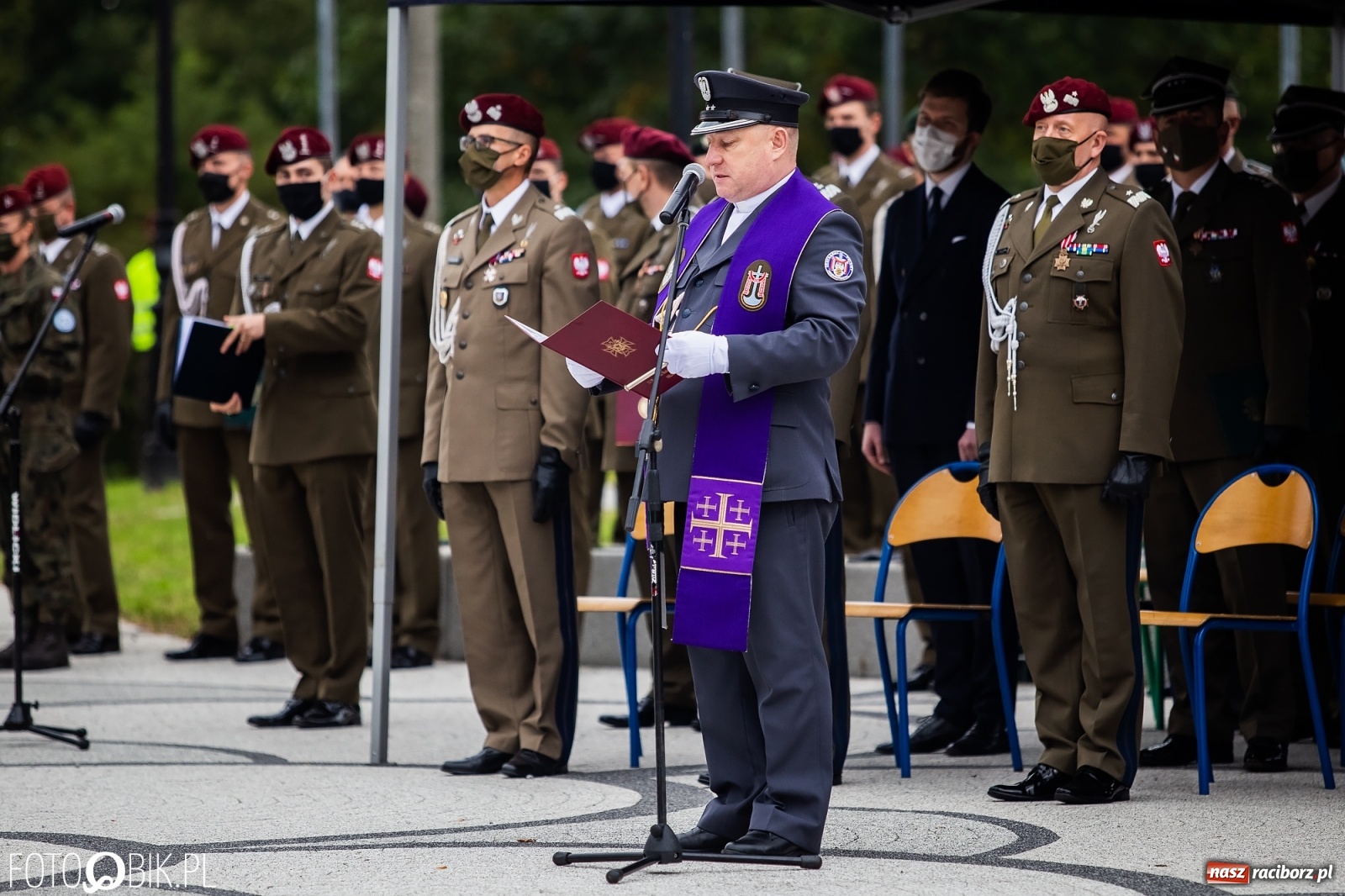Zdjęcie w galerii na portalu naszraciborz.pl: Rok po tragicznej śmierci saperów. W Kuźni Raciborskiej odsłonięto tablicę pamiątkową  wiadomości z regionu