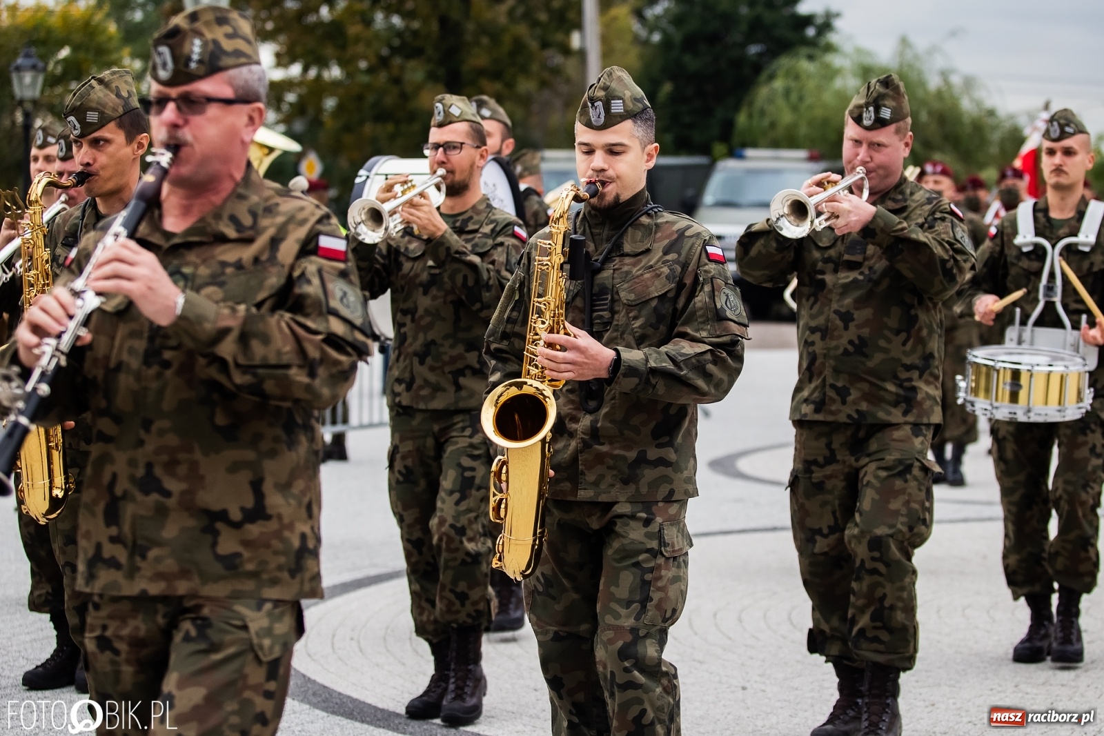 Zdjęcie w galerii na portalu naszraciborz.pl: Rok po tragicznej śmierci saperów. W Kuźni Raciborskiej odsłonięto tablicę pamiątkową  wiadomości z regionu