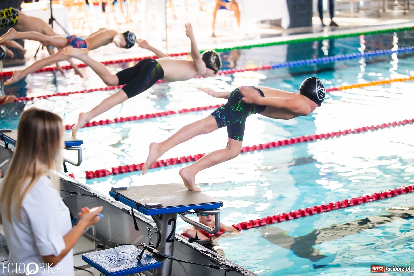 Zdjęcie w galerii na portalu naszraciborz.pl: Międzynarodowe Zawody Pływackie Puchar Sprintu o Puchar Dyrektora ZSOMS wiadomości z regionu