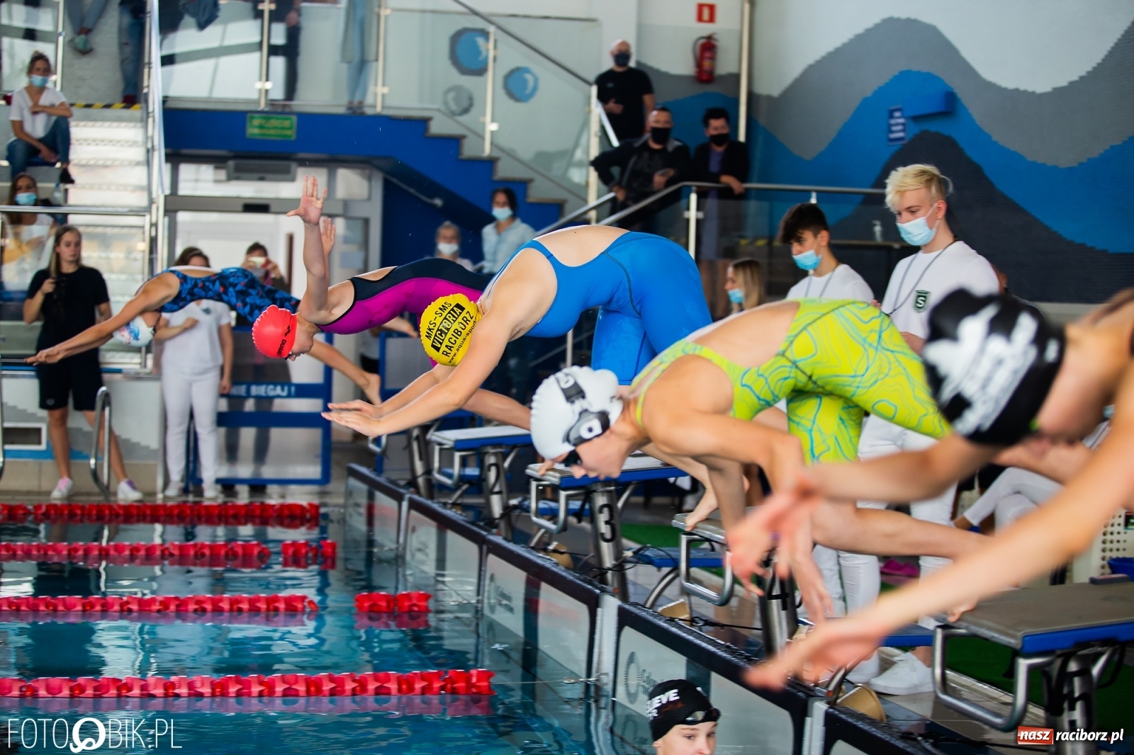 Zdjęcie w galerii na portalu naszraciborz.pl: Międzynarodowe Zawody Pływackie Puchar Sprintu o Puchar Dyrektora ZSOMS wiadomości z regionu
