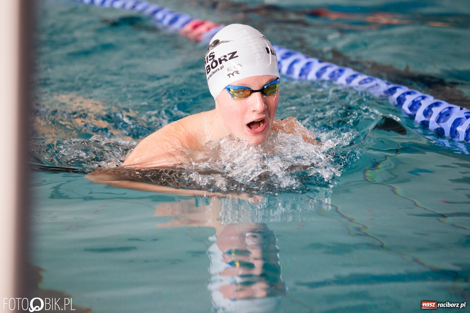 Zdjęcie w galerii na portalu naszraciborz.pl: Międzynarodowe Zawody Pływackie Puchar Sprintu o Puchar Dyrektora ZSOMS wiadomości z regionu