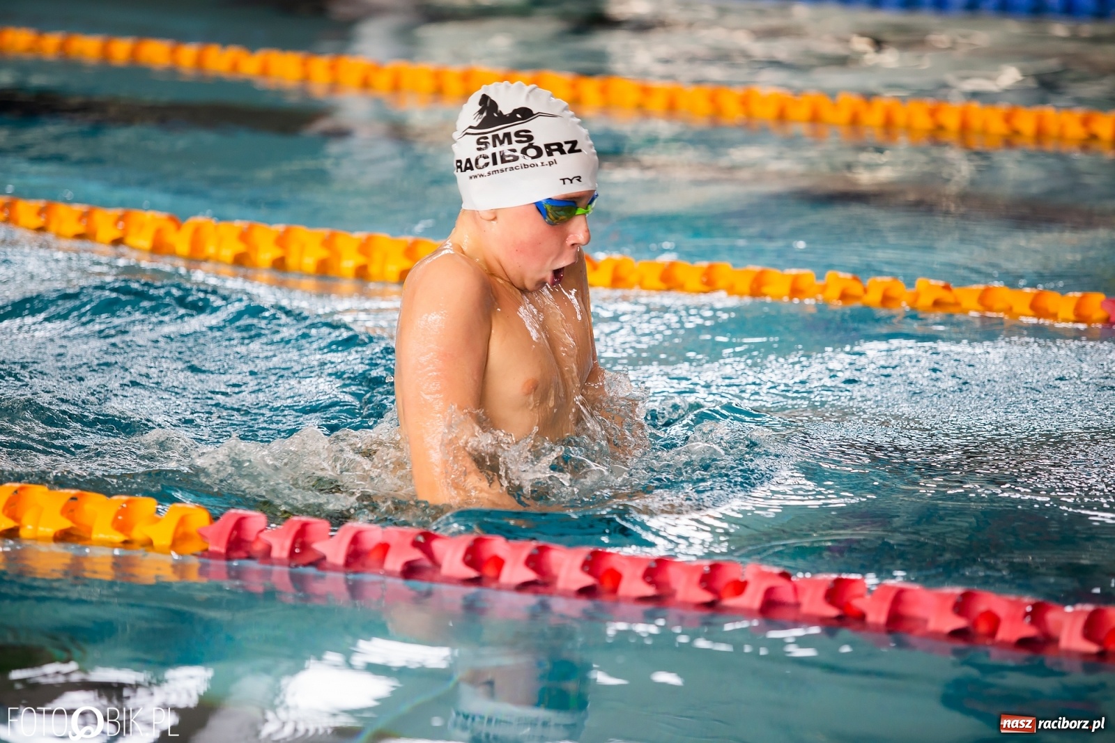 Zdjęcie w galerii na portalu naszraciborz.pl: Międzynarodowe Zawody Pływackie Puchar Sprintu o Puchar Dyrektora ZSOMS wiadomości z regionu