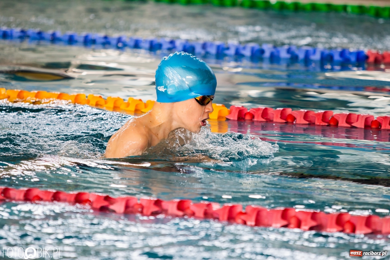 Zdjęcie w galerii na portalu naszraciborz.pl: Międzynarodowe Zawody Pływackie Puchar Sprintu o Puchar Dyrektora ZSOMS wiadomości z regionu