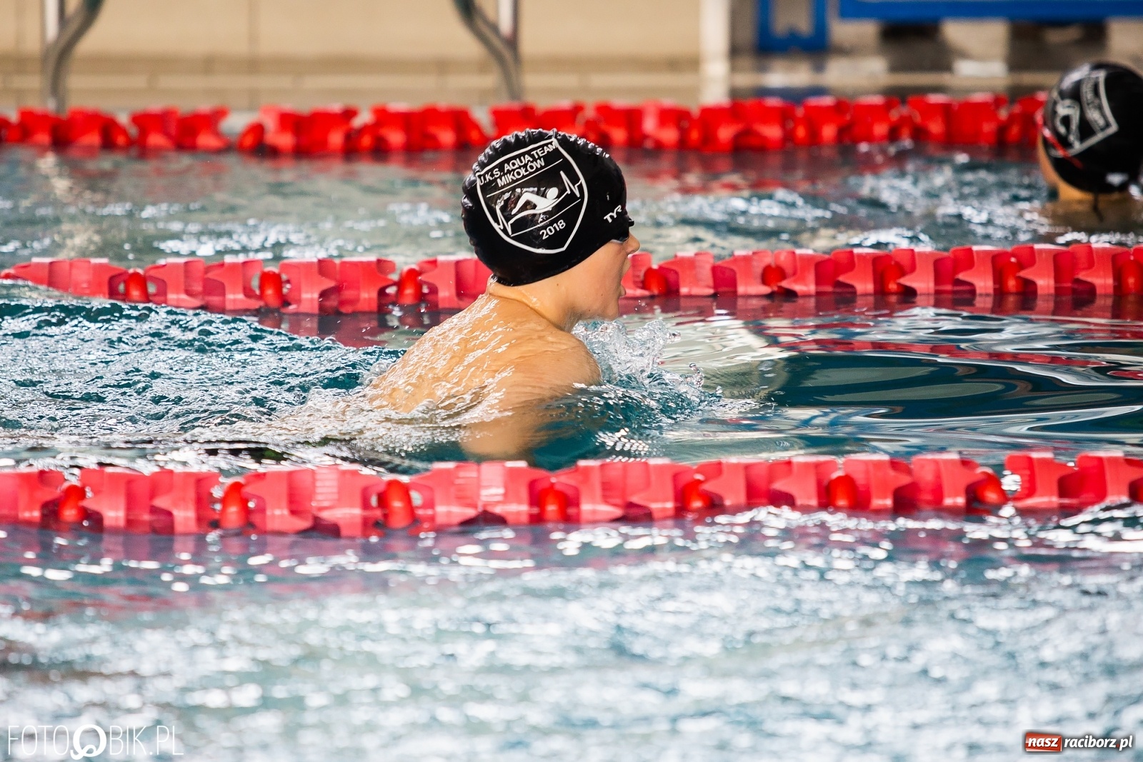 Zdjęcie w galerii na portalu naszraciborz.pl: Międzynarodowe Zawody Pływackie Puchar Sprintu o Puchar Dyrektora ZSOMS wiadomości z regionu