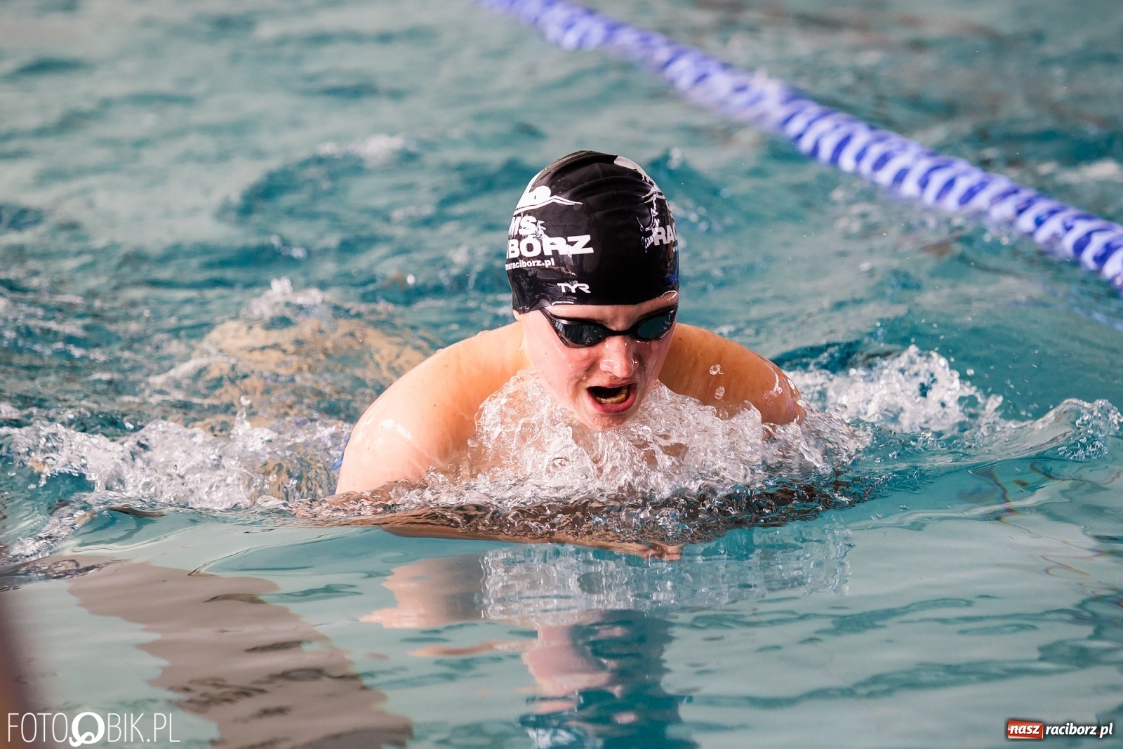 Zdjęcie w galerii na portalu naszraciborz.pl: Międzynarodowe Zawody Pływackie Puchar Sprintu o Puchar Dyrektora ZSOMS wiadomości z regionu