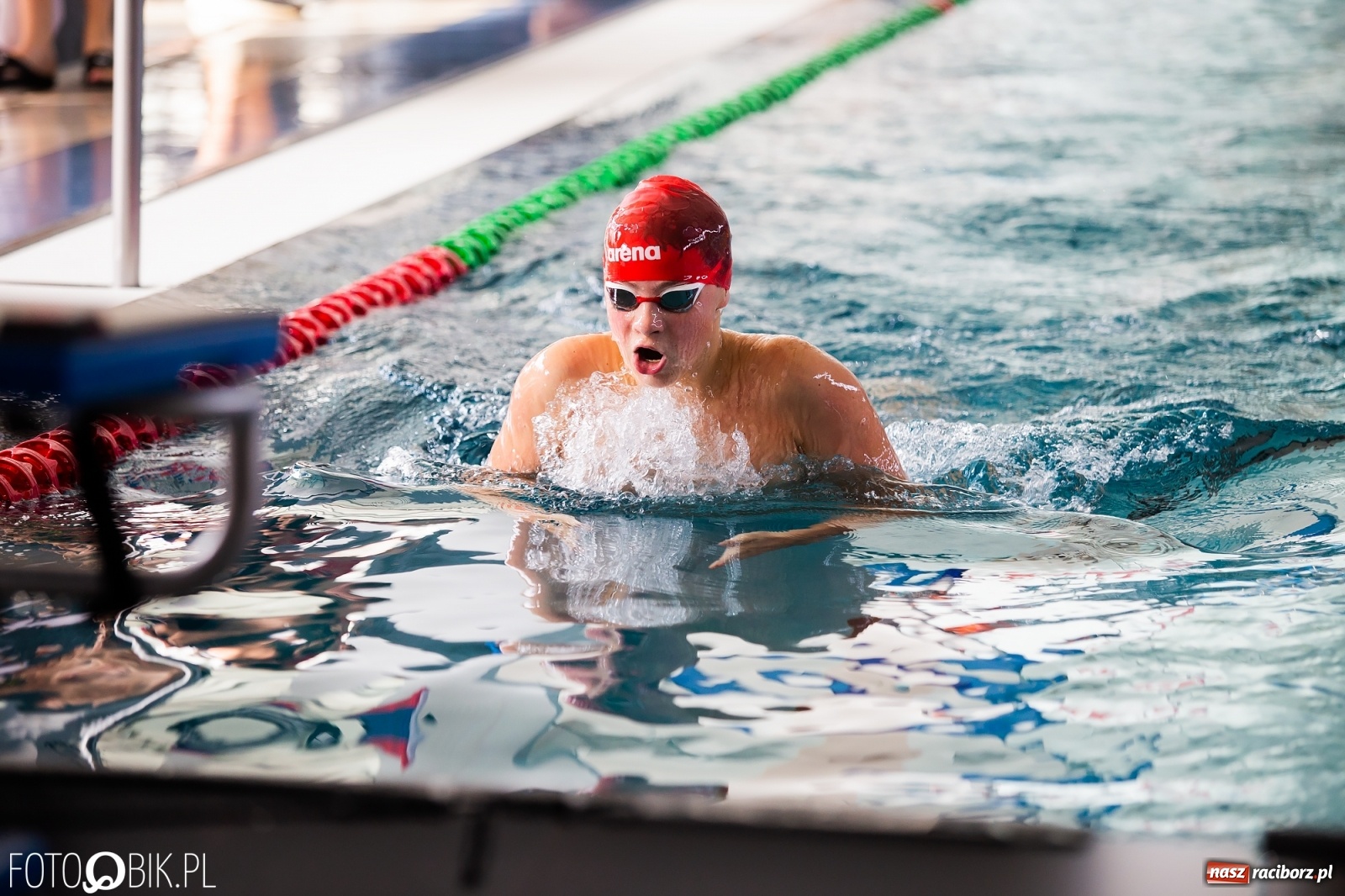 Zdjęcie w galerii na portalu naszraciborz.pl: Międzynarodowe Zawody Pływackie Puchar Sprintu o Puchar Dyrektora ZSOMS wiadomości z regionu