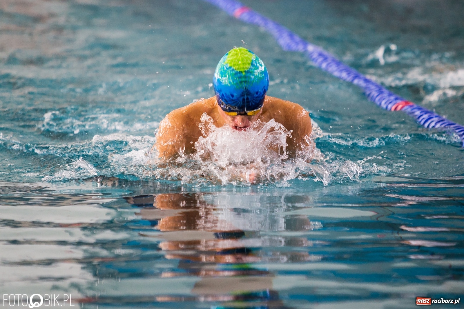 Zdjęcie w galerii na portalu naszraciborz.pl: Międzynarodowe Zawody Pływackie Puchar Sprintu o Puchar Dyrektora ZSOMS wiadomości z regionu