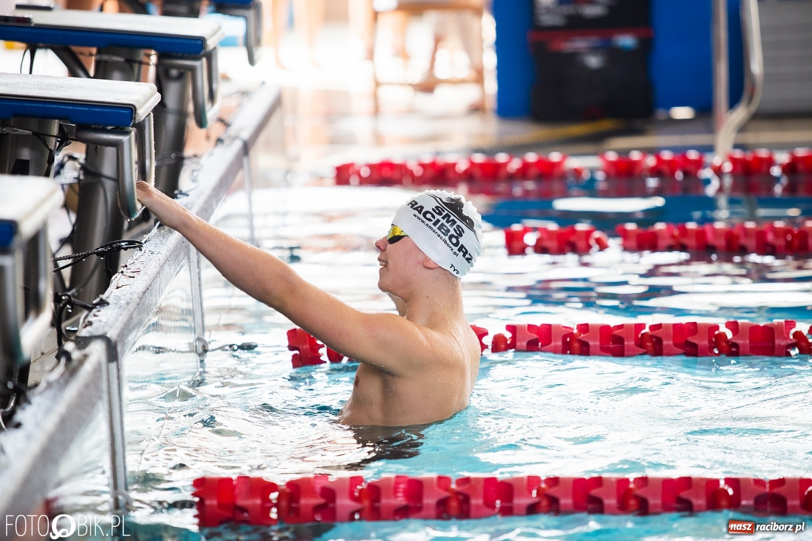 Zdjęcie w galerii na portalu naszraciborz.pl: Międzynarodowe Zawody Pływackie Puchar Sprintu o Puchar Dyrektora ZSOMS wiadomości z regionu