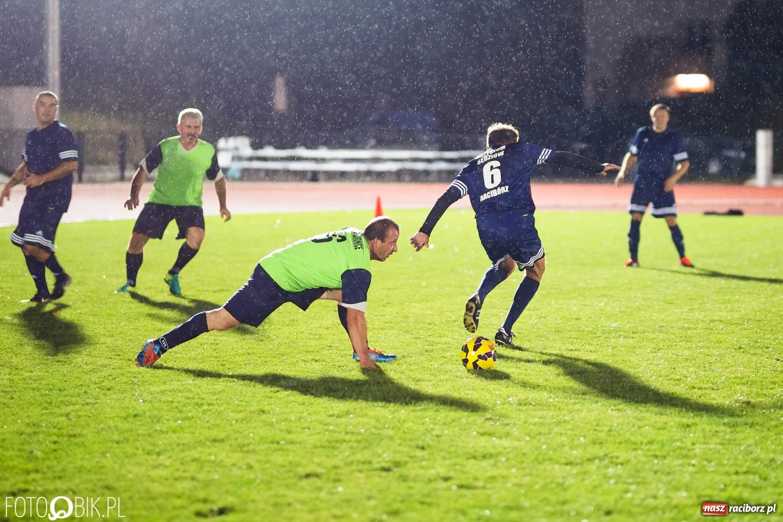Zdjęcie w galerii na portalu naszraciborz.pl: Oldstars Cup na Zamkowej. Oldboje rywalizowali o puchar dyrektora OSiR [FOTO] wiadomości z regionu