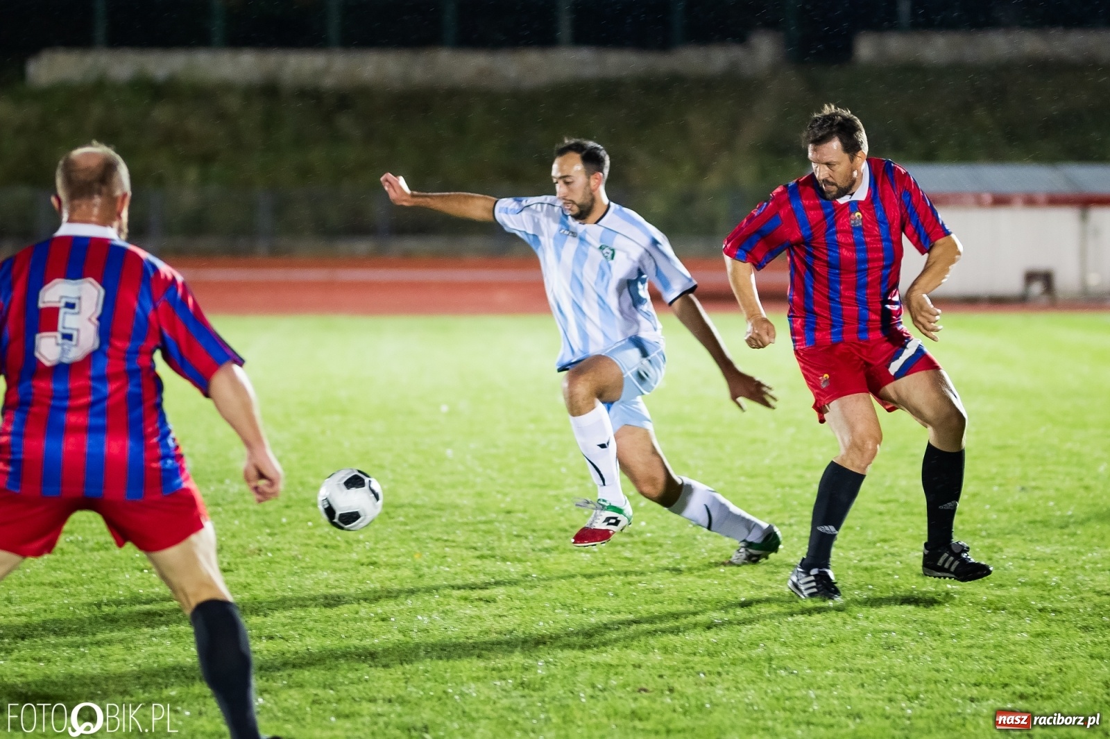Zdjęcie w galerii na portalu naszraciborz.pl: Oldstars Cup na Zamkowej. Oldboje rywalizowali o puchar dyrektora OSiR [FOTO] wiadomości z regionu