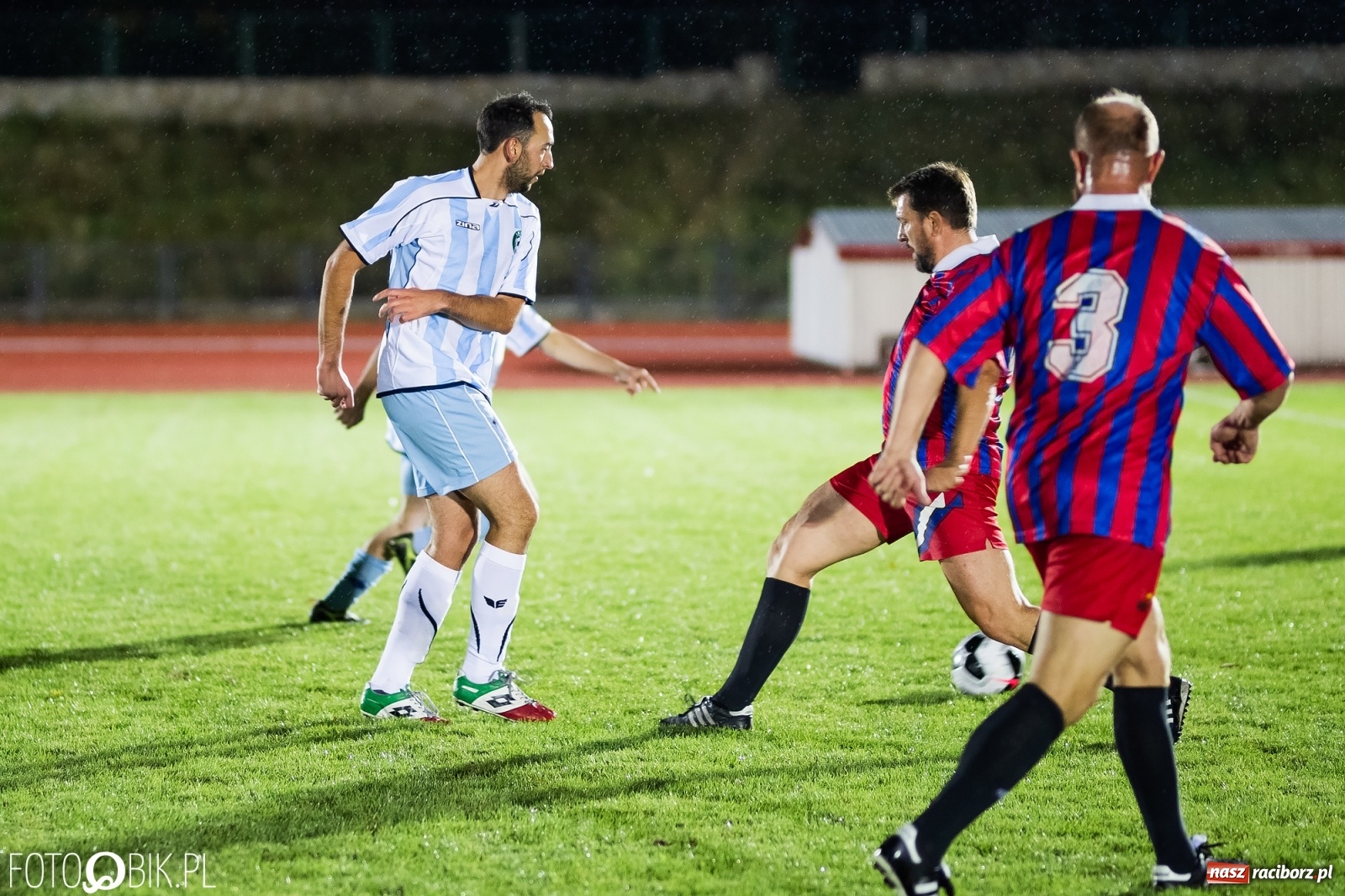 Zdjęcie w galerii na portalu naszraciborz.pl: Oldstars Cup na Zamkowej. Oldboje rywalizowali o puchar dyrektora OSiR [FOTO] wiadomości z regionu