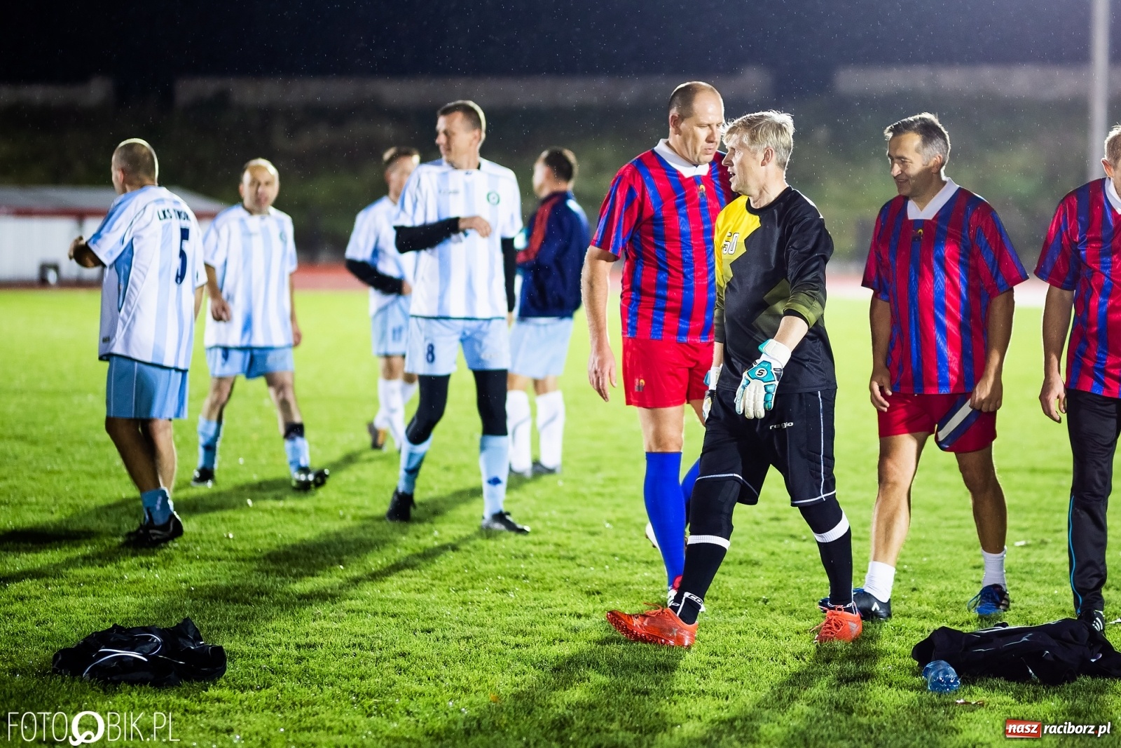 Zdjęcie w galerii na portalu naszraciborz.pl: Oldstars Cup na Zamkowej. Oldboje rywalizowali o puchar dyrektora OSiR [FOTO] wiadomości z regionu