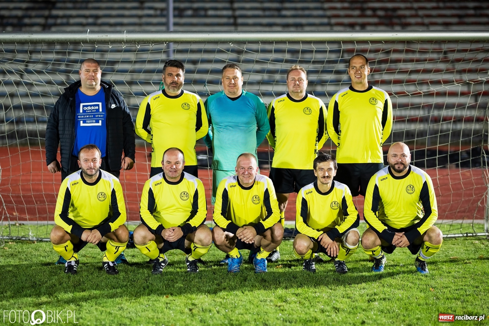 Zdjęcie w galerii na portalu naszraciborz.pl: Oldstars Cup na Zamkowej. Oldboje rywalizowali o puchar dyrektora OSiR [FOTO] wiadomości z regionu