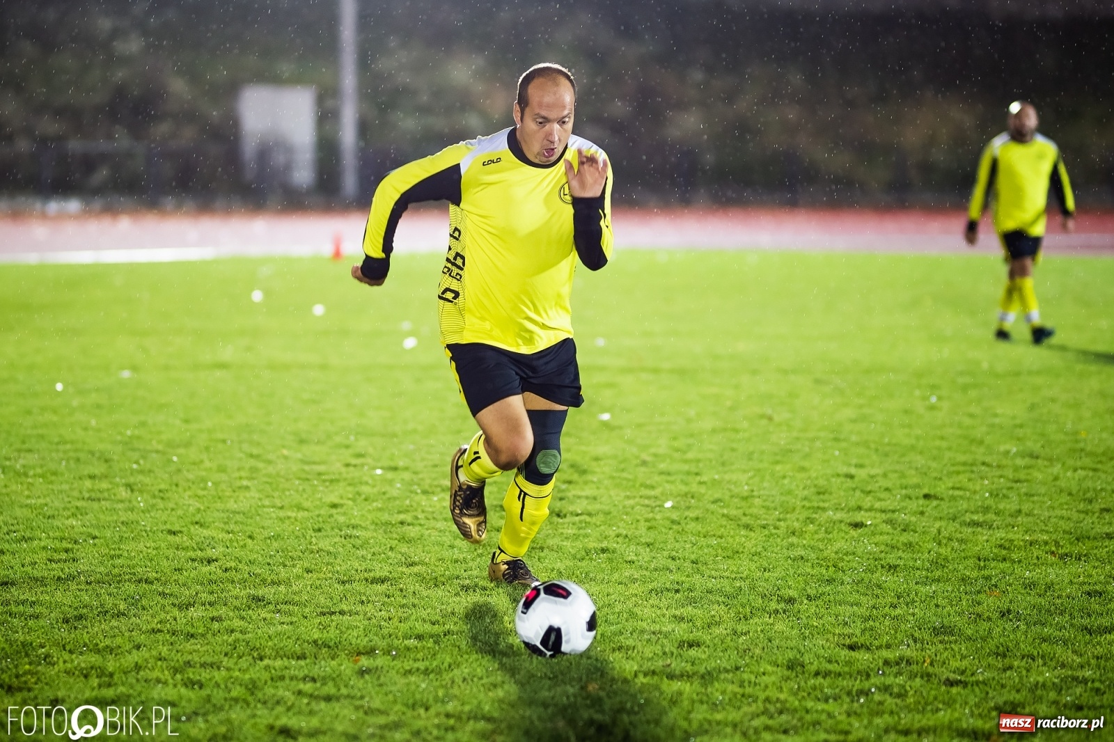 Zdjęcie w galerii na portalu naszraciborz.pl: Oldstars Cup na Zamkowej. Oldboje rywalizowali o puchar dyrektora OSiR [FOTO] wiadomości z regionu