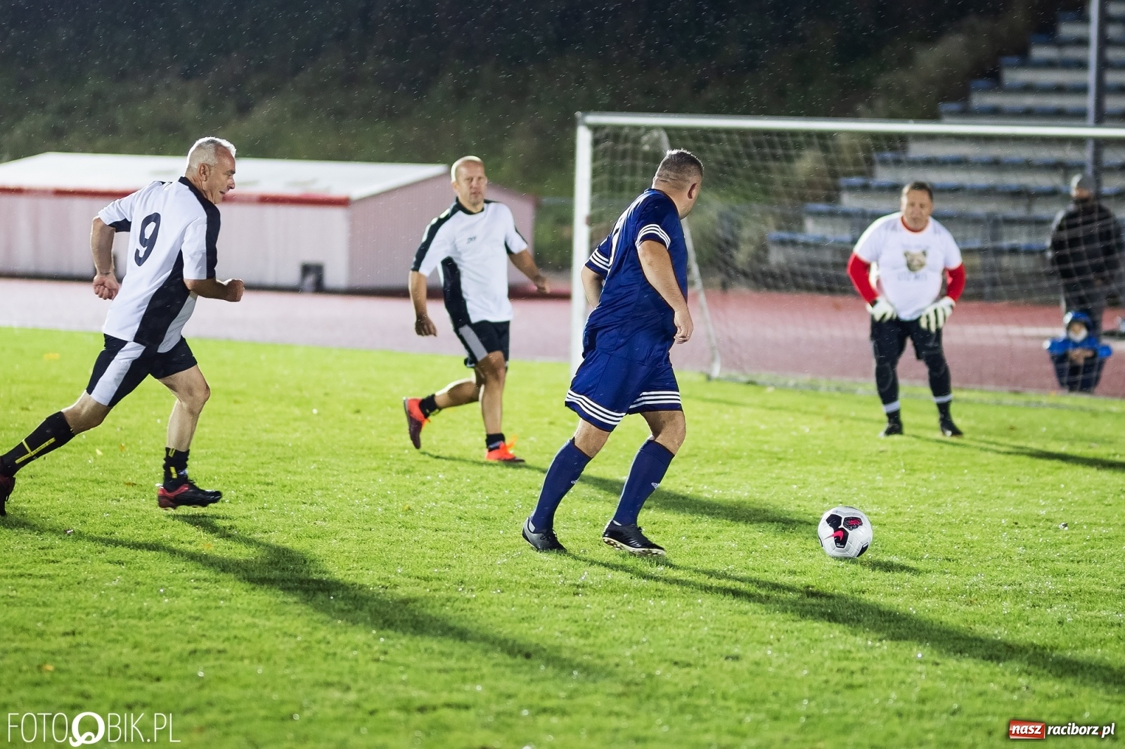 Zdjęcie w galerii na portalu naszraciborz.pl: Oldstars Cup na Zamkowej. Oldboje rywalizowali o puchar dyrektora OSiR [FOTO] wiadomości z regionu