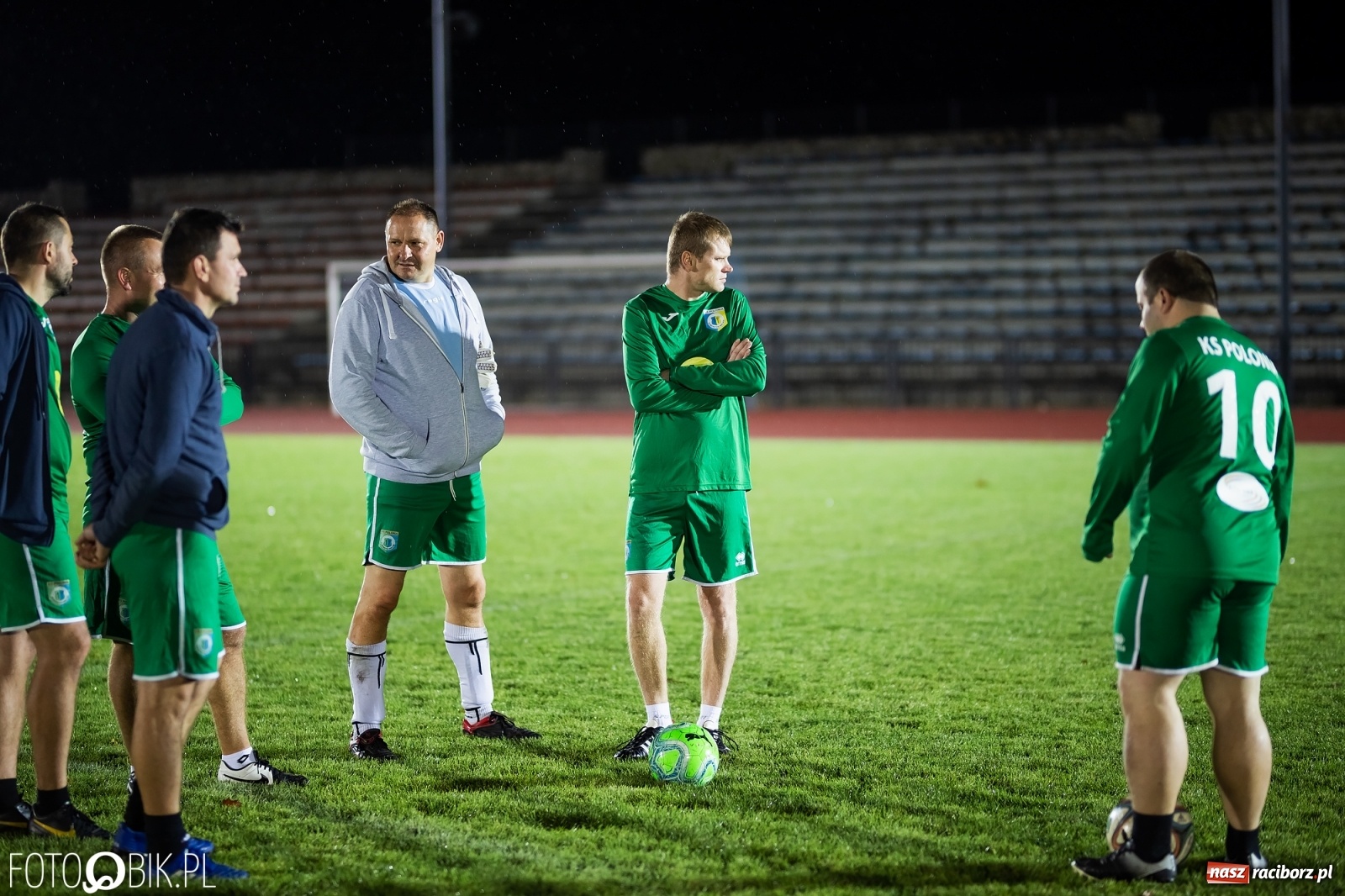 Zdjęcie w galerii na portalu naszraciborz.pl: Oldstars Cup na Zamkowej. Oldboje rywalizowali o puchar dyrektora OSiR [FOTO] wiadomości z regionu