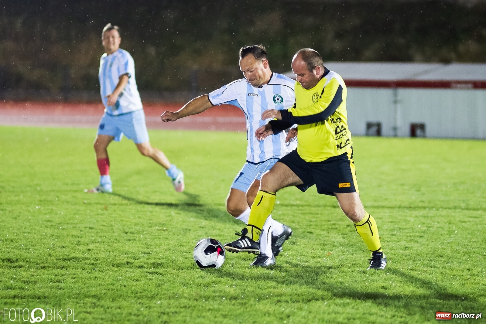 Zdjęcie w galerii na portalu naszraciborz.pl: Oldstars Cup na Zamkowej. Oldboje rywalizowali o puchar dyrektora OSiR [FOTO] wiadomości z regionu