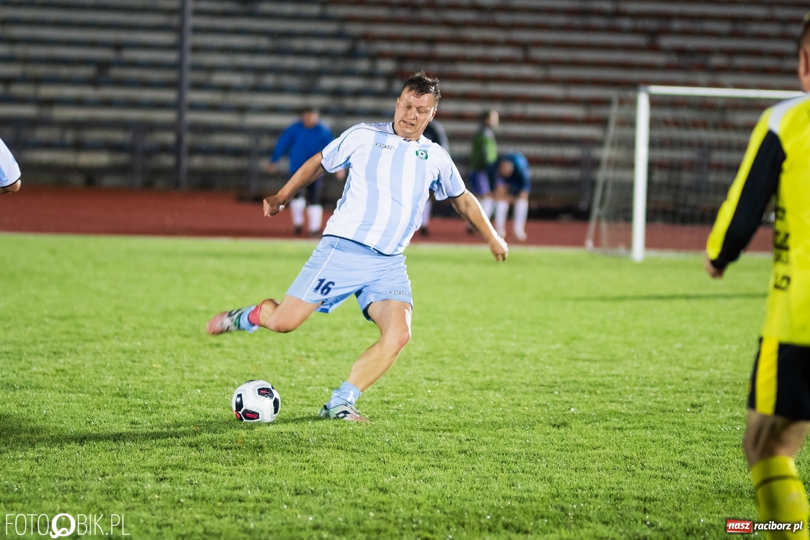 Zdjęcie w galerii na portalu naszraciborz.pl: Oldstars Cup na Zamkowej. Oldboje rywalizowali o puchar dyrektora OSiR [FOTO] wiadomości z regionu