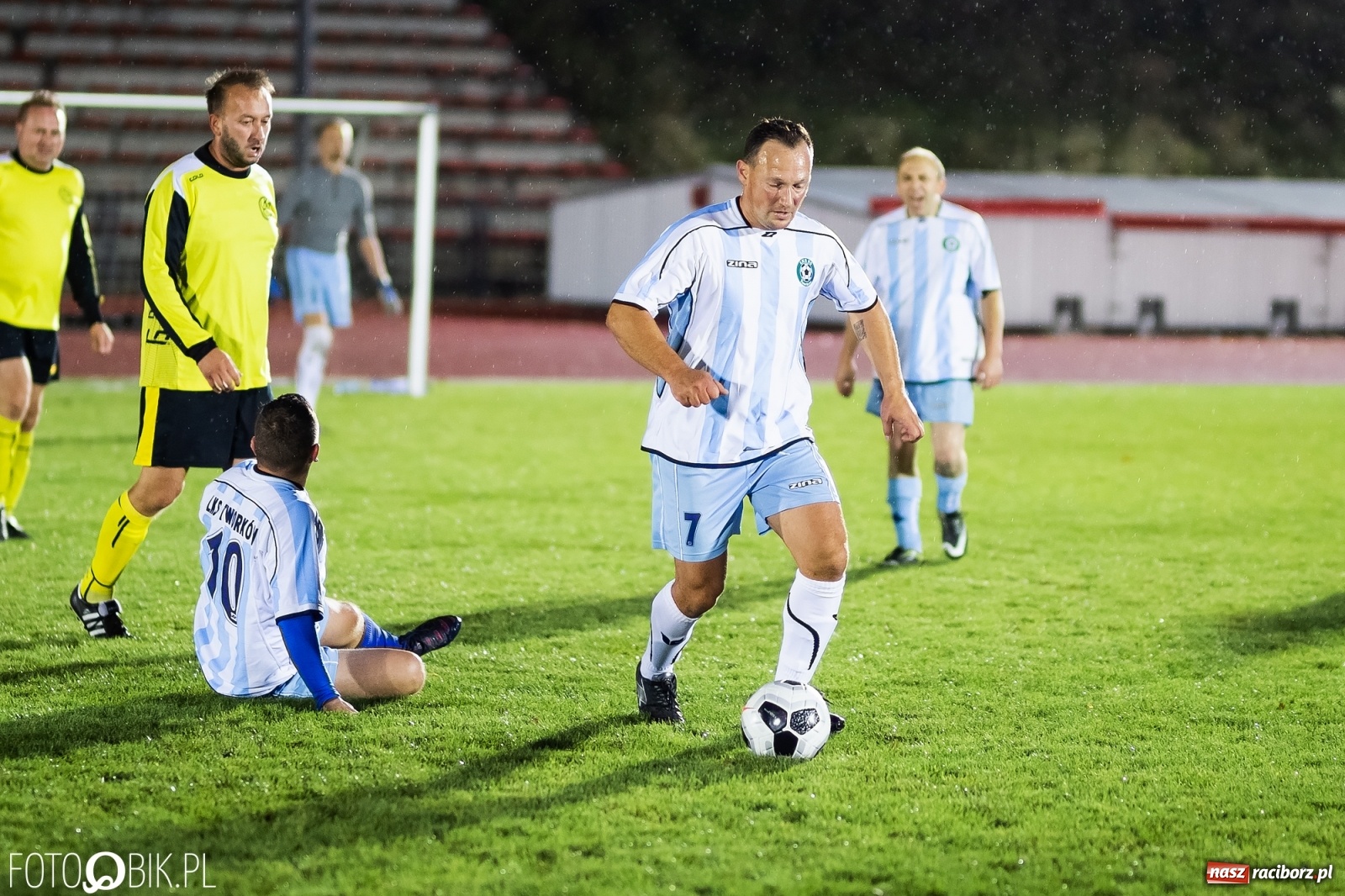 Zdjęcie w galerii na portalu naszraciborz.pl: Oldstars Cup na Zamkowej. Oldboje rywalizowali o puchar dyrektora OSiR [FOTO] wiadomości z regionu