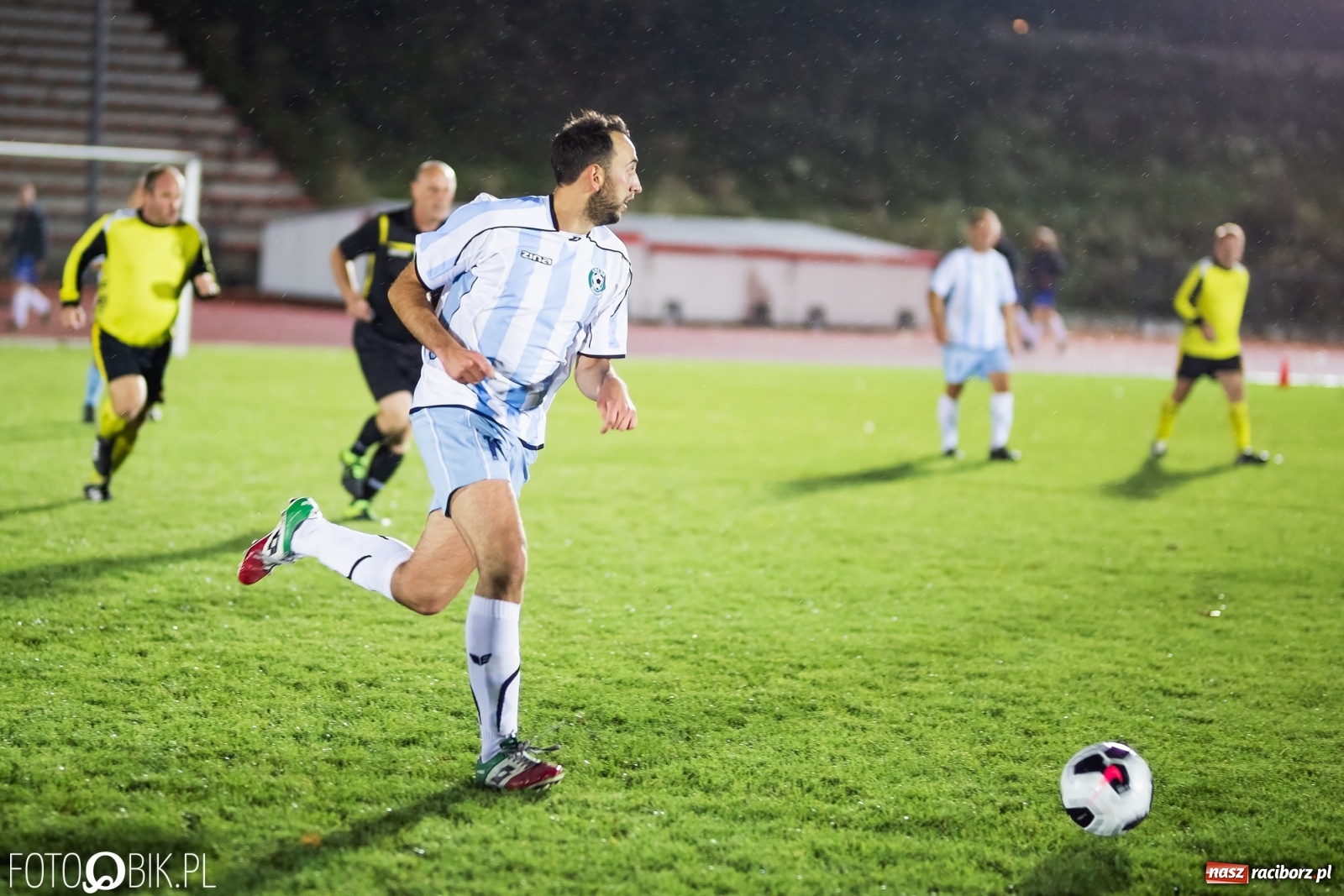 Zdjęcie w galerii na portalu naszraciborz.pl: Oldstars Cup na Zamkowej. Oldboje rywalizowali o puchar dyrektora OSiR [FOTO] wiadomości z regionu