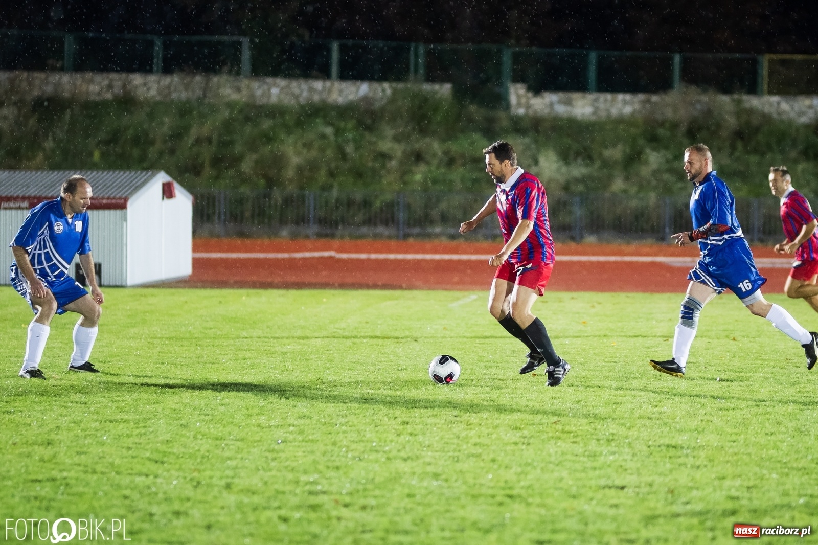 Zdjęcie w galerii na portalu naszraciborz.pl: Oldstars Cup na Zamkowej. Oldboje rywalizowali o puchar dyrektora OSiR [FOTO] wiadomości z regionu