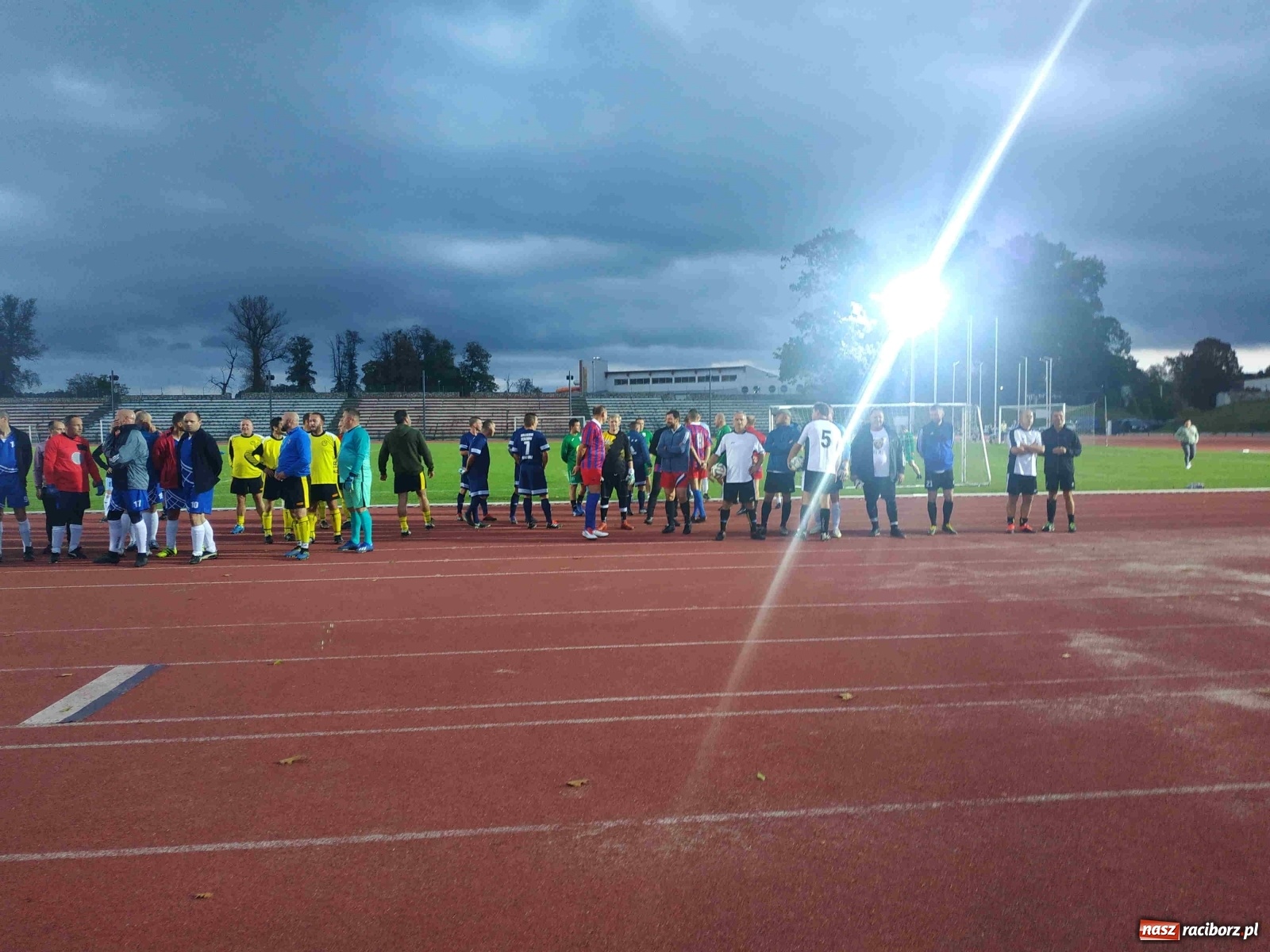 Zdjęcie w galerii na portalu naszraciborz.pl: Oldstars Cup na Zamkowej. Oldboje rywalizowali o puchar dyrektora OSiR [FOTO] wiadomości z regionu
