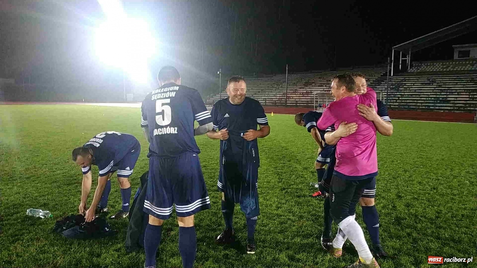 Zdjęcie w galerii na portalu naszraciborz.pl: Oldstars Cup na Zamkowej. Oldboje rywalizowali o puchar dyrektora OSiR [FOTO] wiadomości z regionu