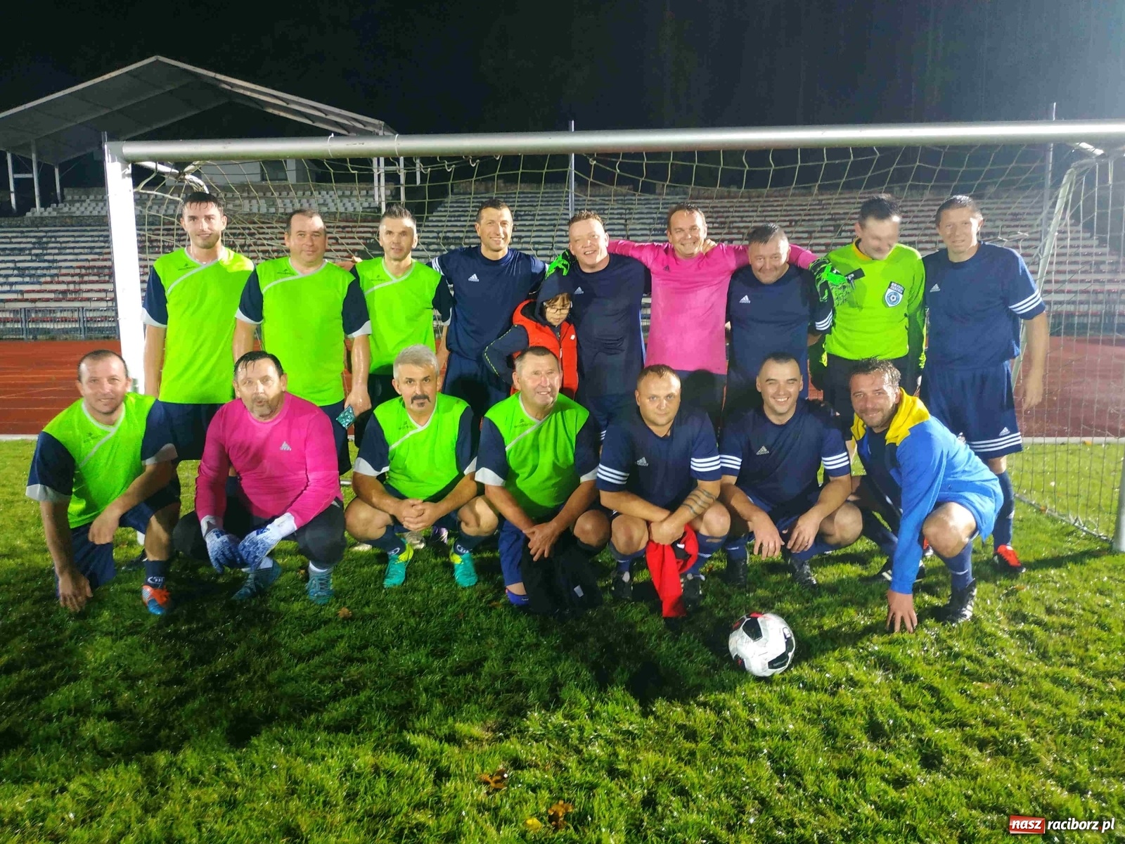 Zdjęcie w galerii na portalu naszraciborz.pl: Oldstars Cup na Zamkowej. Oldboje rywalizowali o puchar dyrektora OSiR [FOTO] wiadomości z regionu