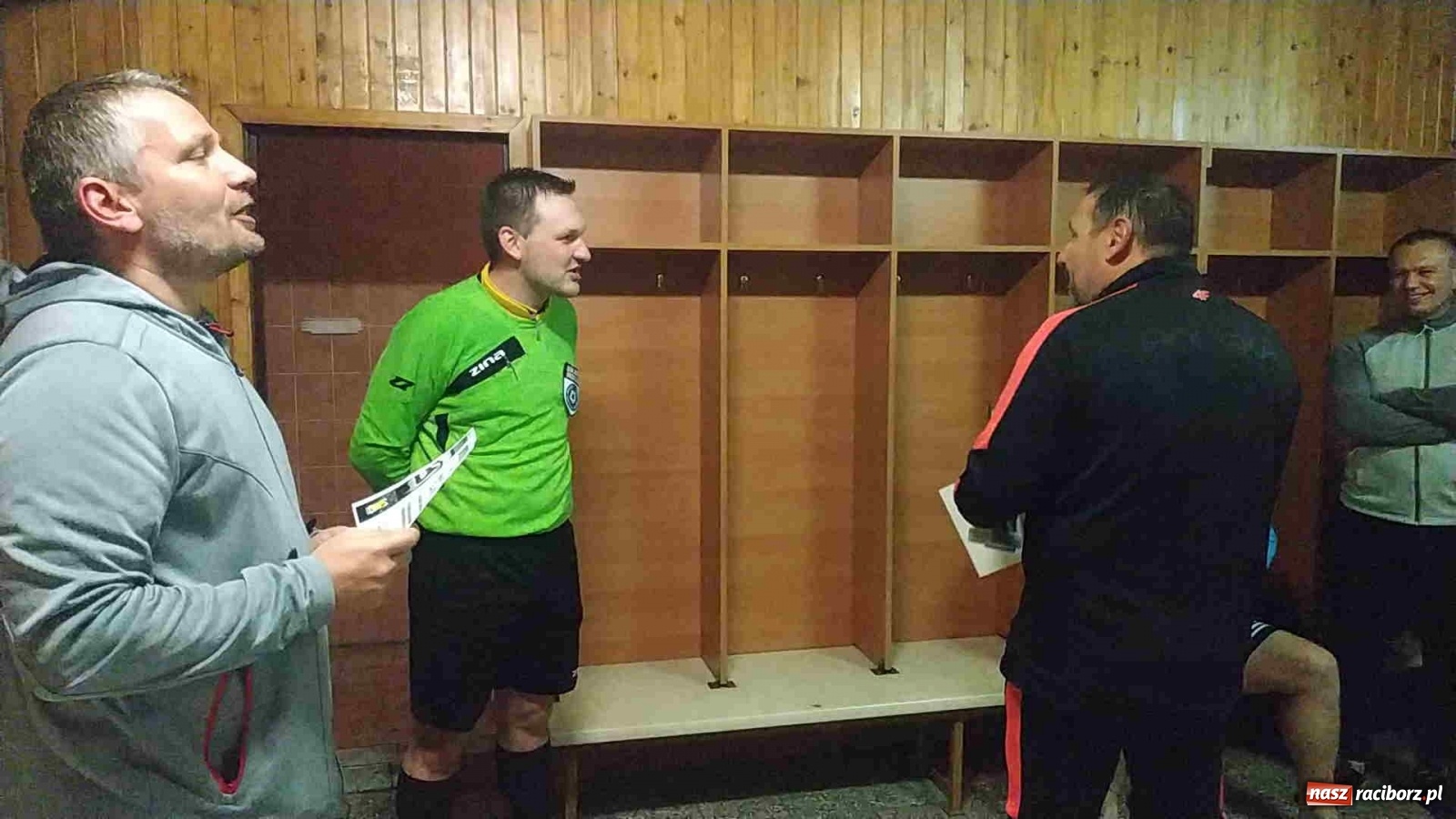 Zdjęcie w galerii na portalu naszraciborz.pl: Oldstars Cup na Zamkowej. Oldboje rywalizowali o puchar dyrektora OSiR [FOTO] wiadomości z regionu