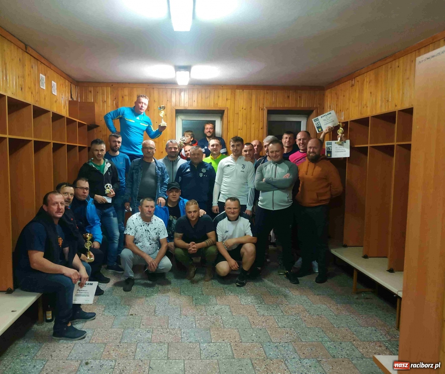 Zdjęcie w galerii na portalu naszraciborz.pl: Oldstars Cup na Zamkowej. Oldboje rywalizowali o puchar dyrektora OSiR [FOTO] wiadomości z regionu