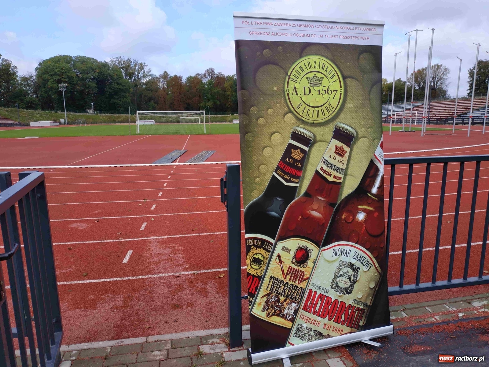 Zdjęcie w galerii na portalu naszraciborz.pl: Oldstars Cup na Zamkowej. Oldboje rywalizowali o puchar dyrektora OSiR [FOTO] wiadomości z regionu