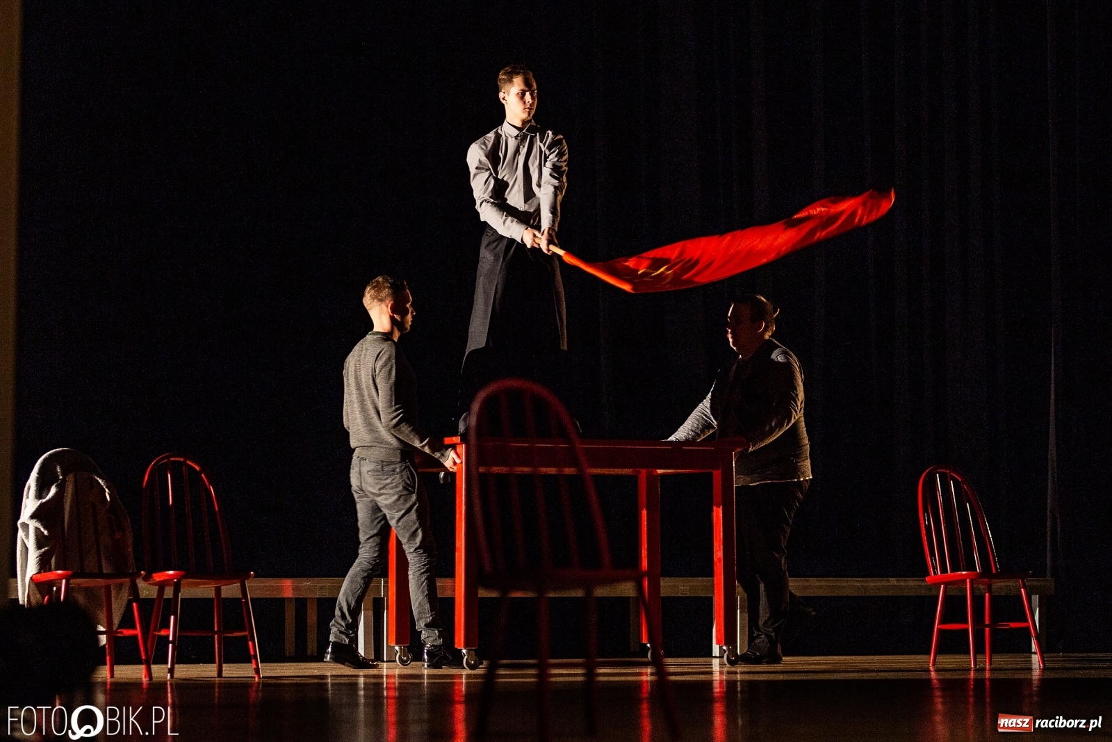 Zdjęcie w galerii na portalu naszraciborz.pl: Spektakl Jo był ukradziony na deskach sceny RCK [FOTO] wiadomości z regionu