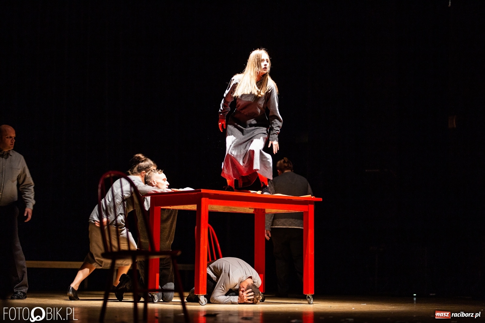 Zdjęcie w galerii na portalu naszraciborz.pl: Spektakl Jo był ukradziony na deskach sceny RCK [FOTO] wiadomości z regionu